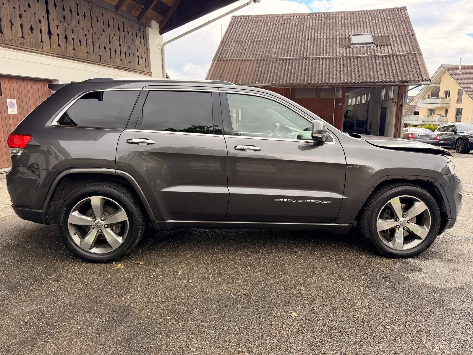 JEEP Grand Cherokee 3.0 CRD Overland Automatic-image-4