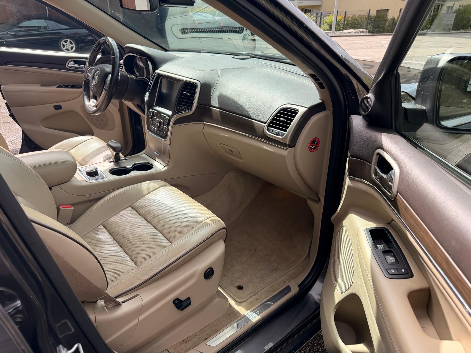 JEEP Grand Cherokee 3.0 CRD Overland Automatic-image-12