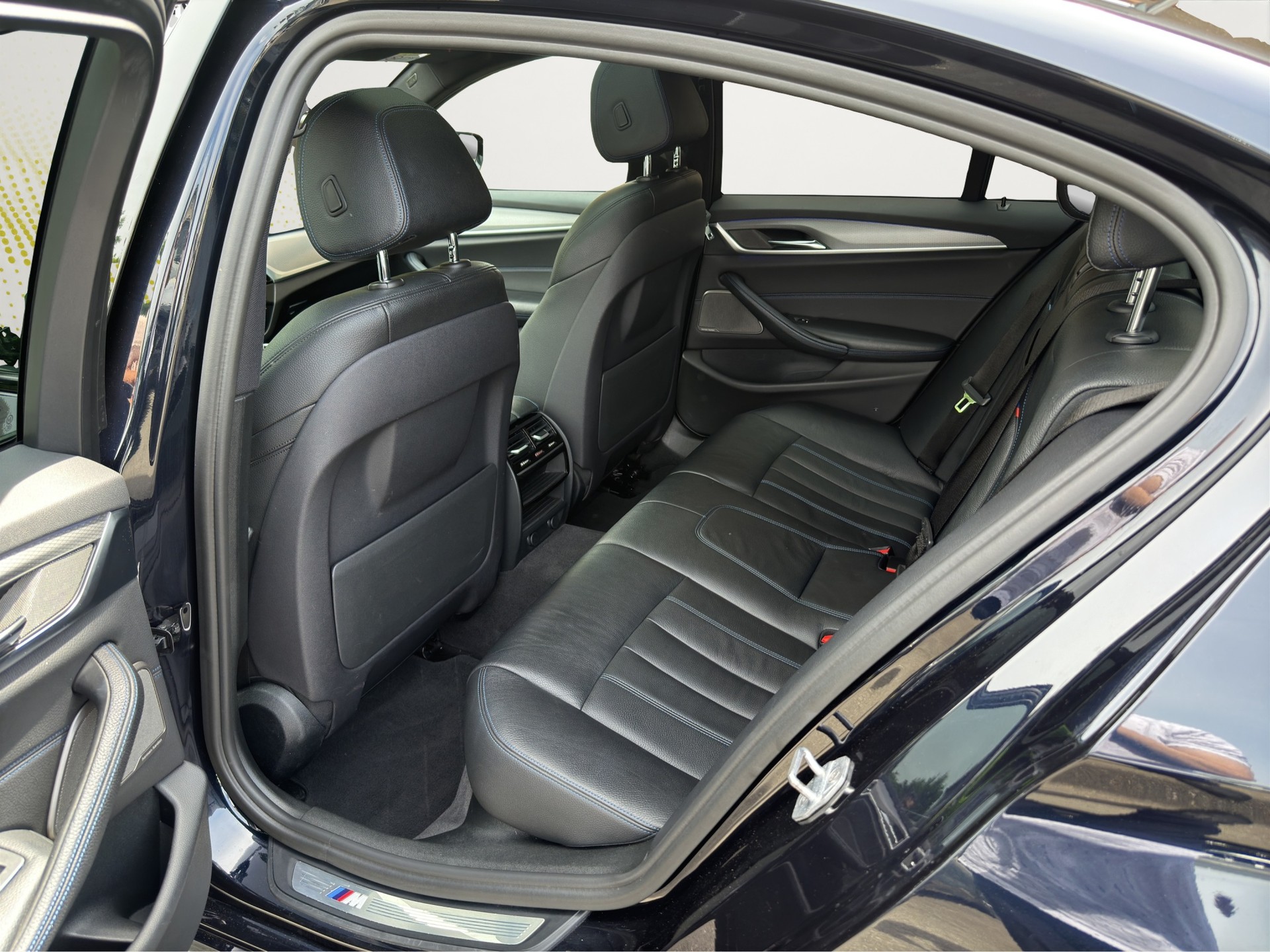 BMW 520d xDrive M-Sport 4x4 Panoramadach-image-13