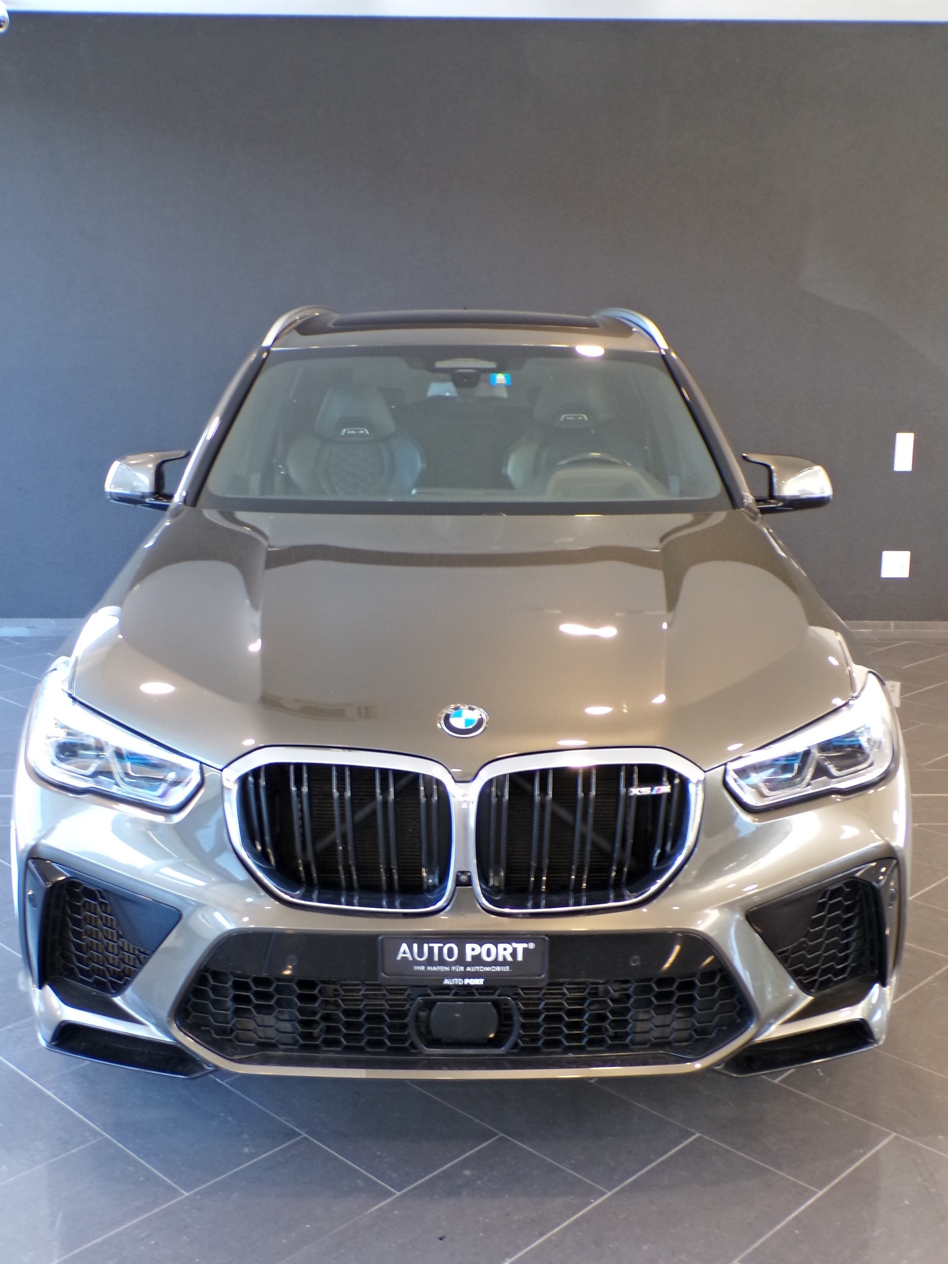 BMW X5M Steptronic-showroom-element-2
