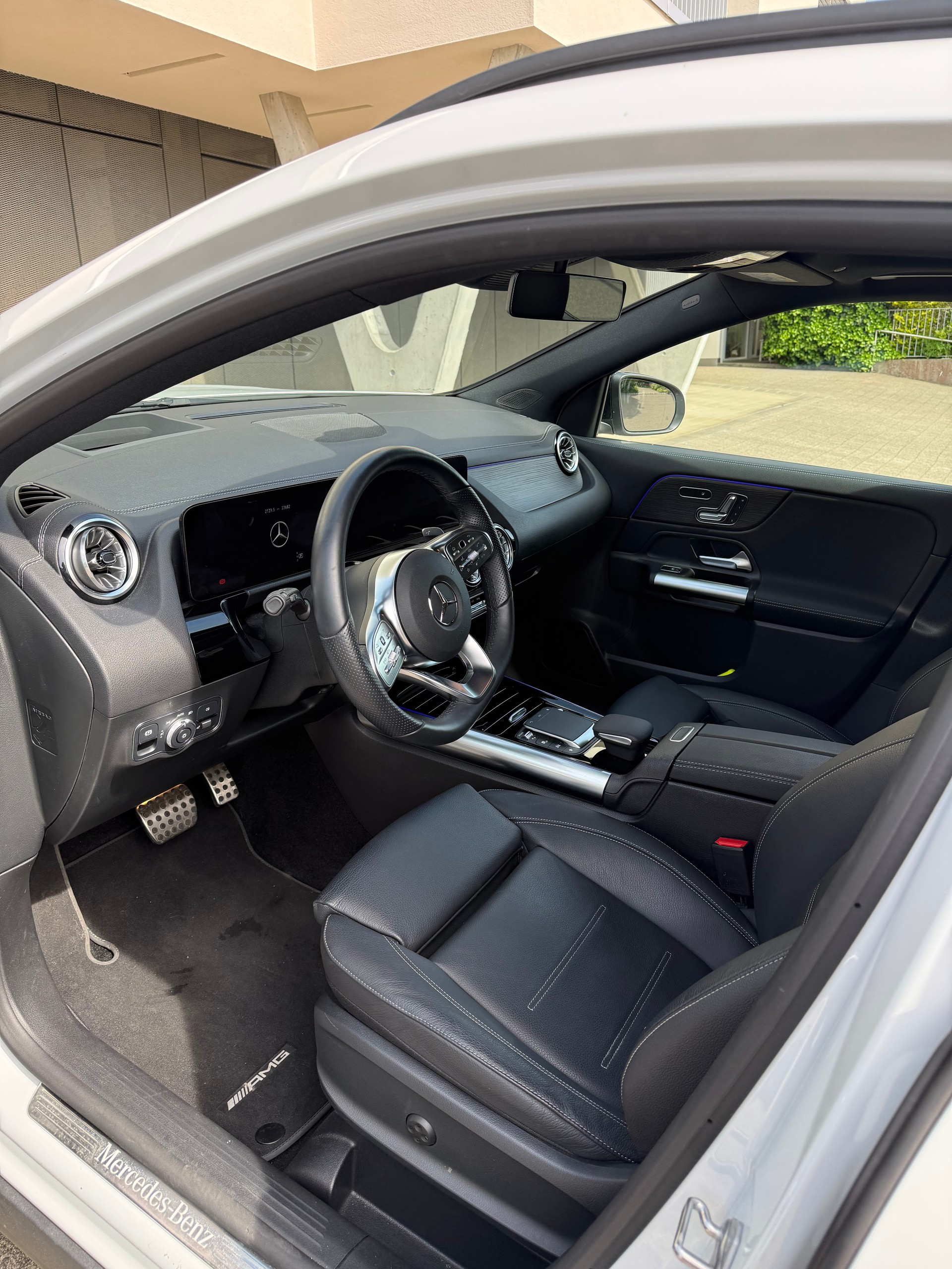 MERCEDES-BENZ GLA 250 AMG line-image-3