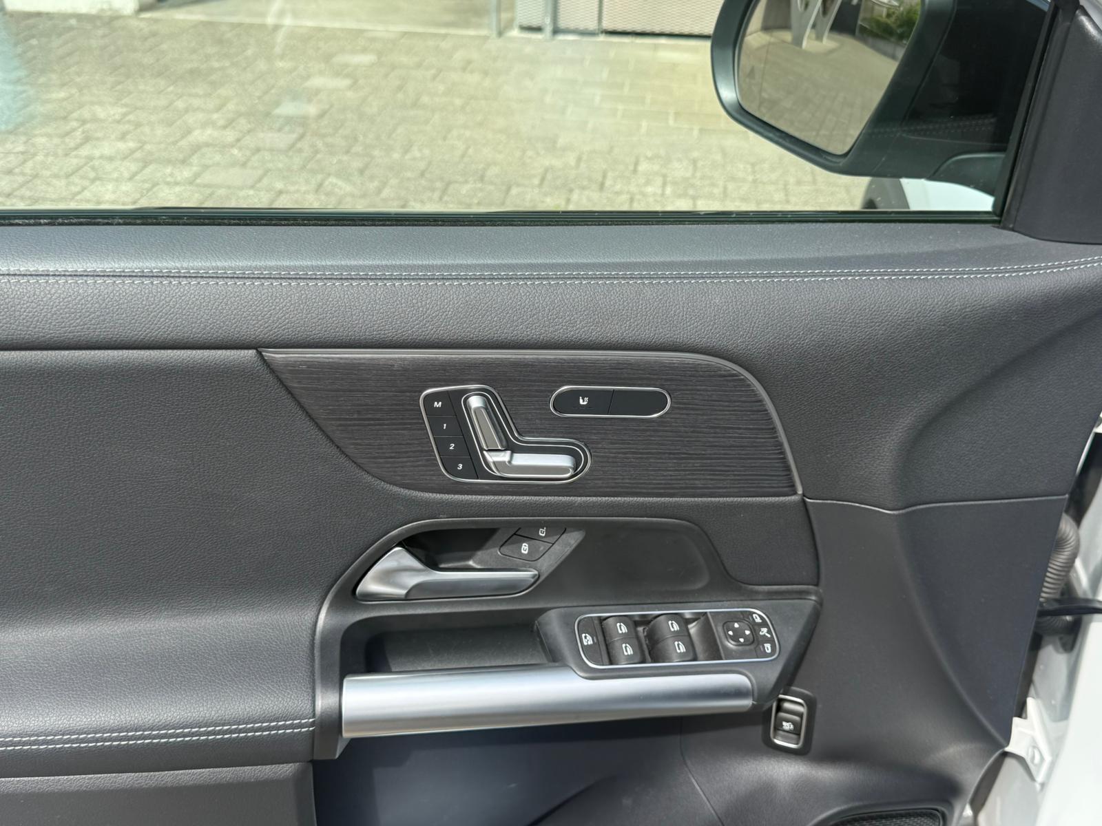 MERCEDES-BENZ GLA 250 AMG line-image-5