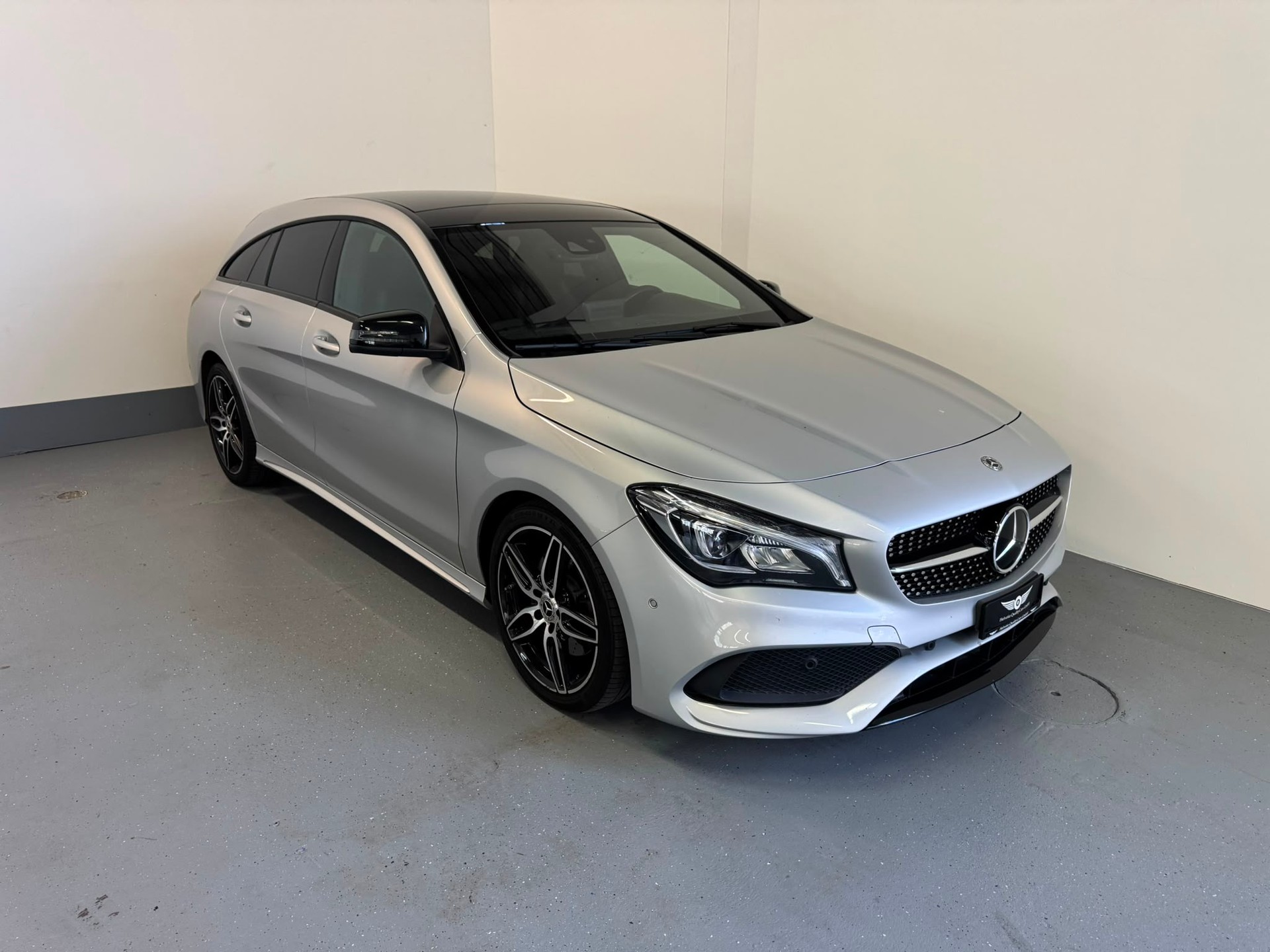 MERCEDES-BENZ CLA Shooting Brake 250 AMG Line 4Matic 7G-DCT-showroom-element-1
