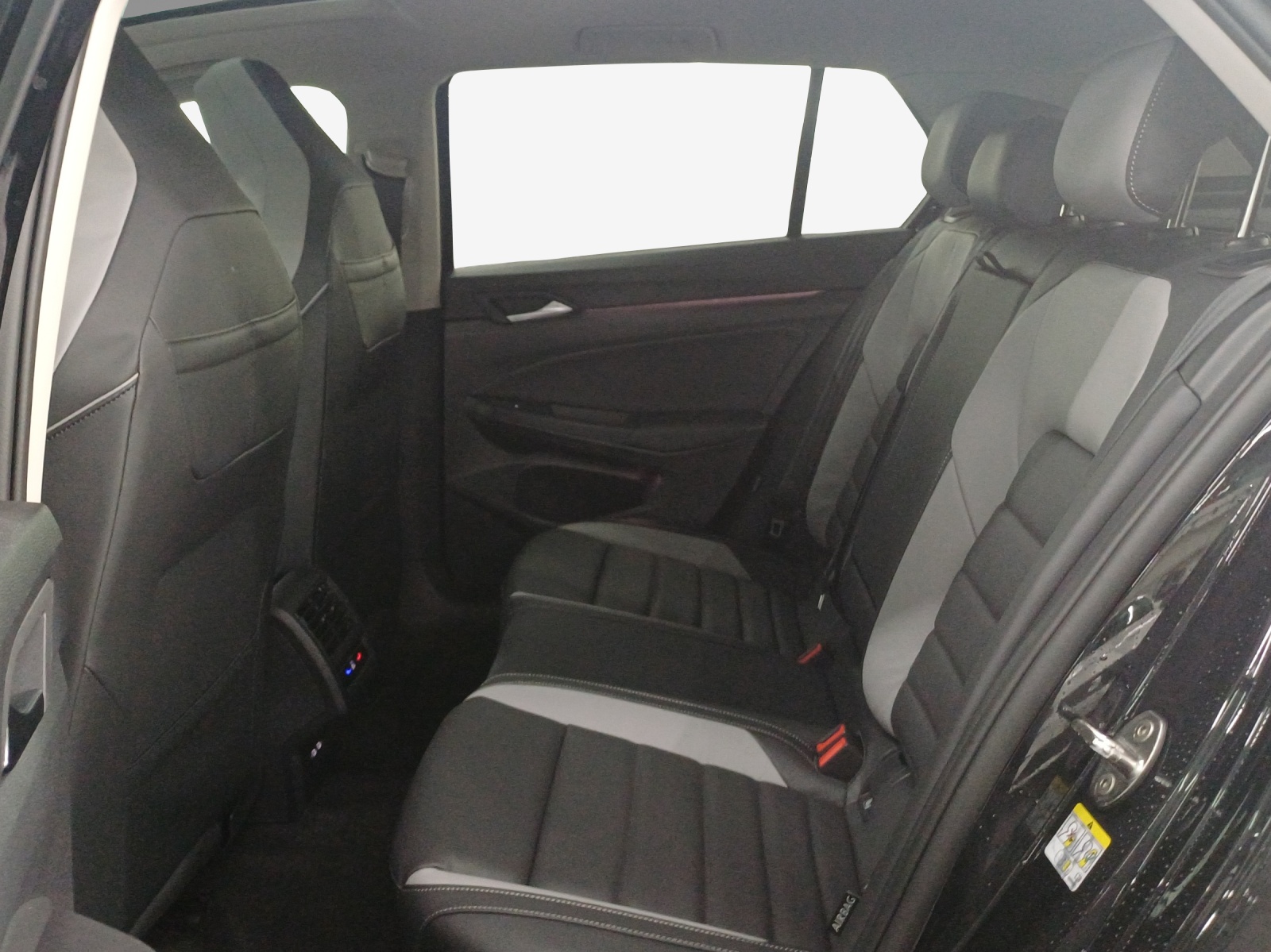 VW Golf 1.5 TSI PHEV GTE-image-11