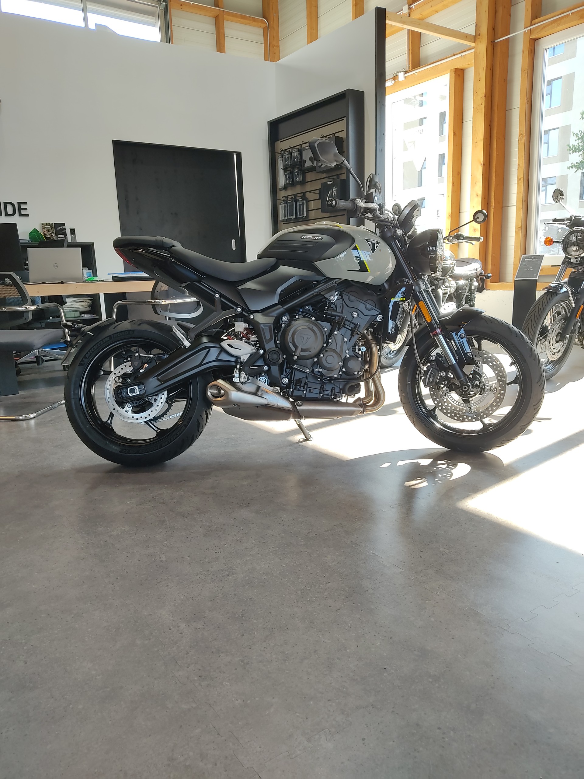 TRIUMPH Trident 660-image-1