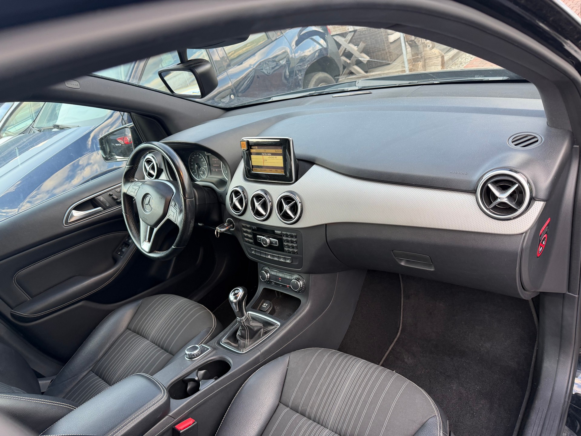MERCEDES-BENZ B 200-image-8