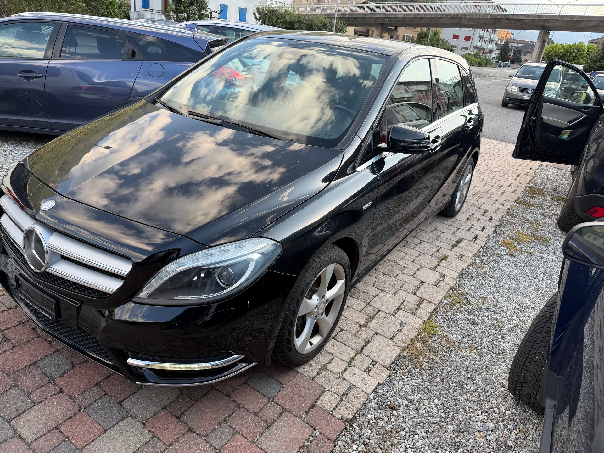 MERCEDES-BENZ B 200-image-1