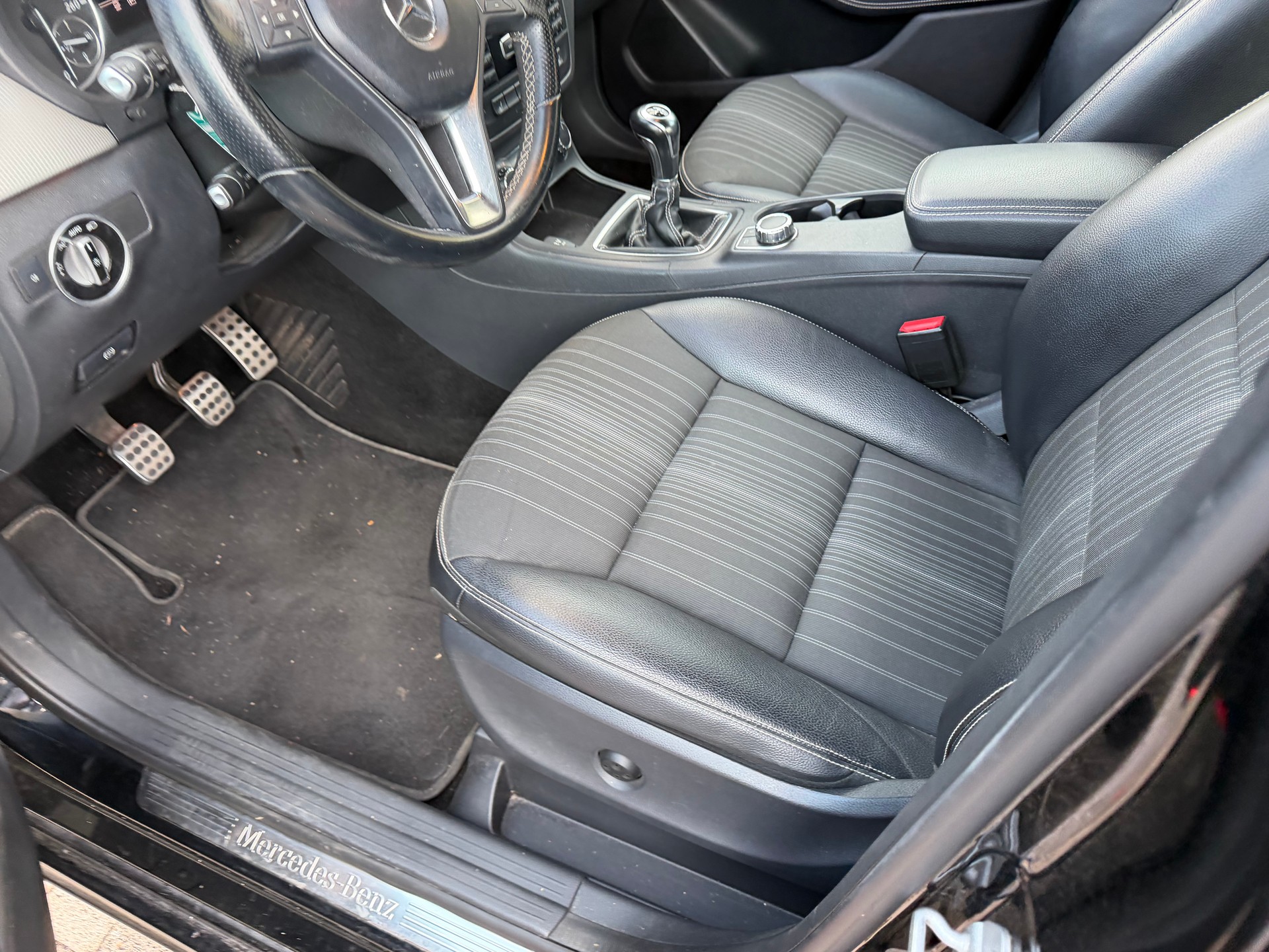 MERCEDES-BENZ B 200-image-4