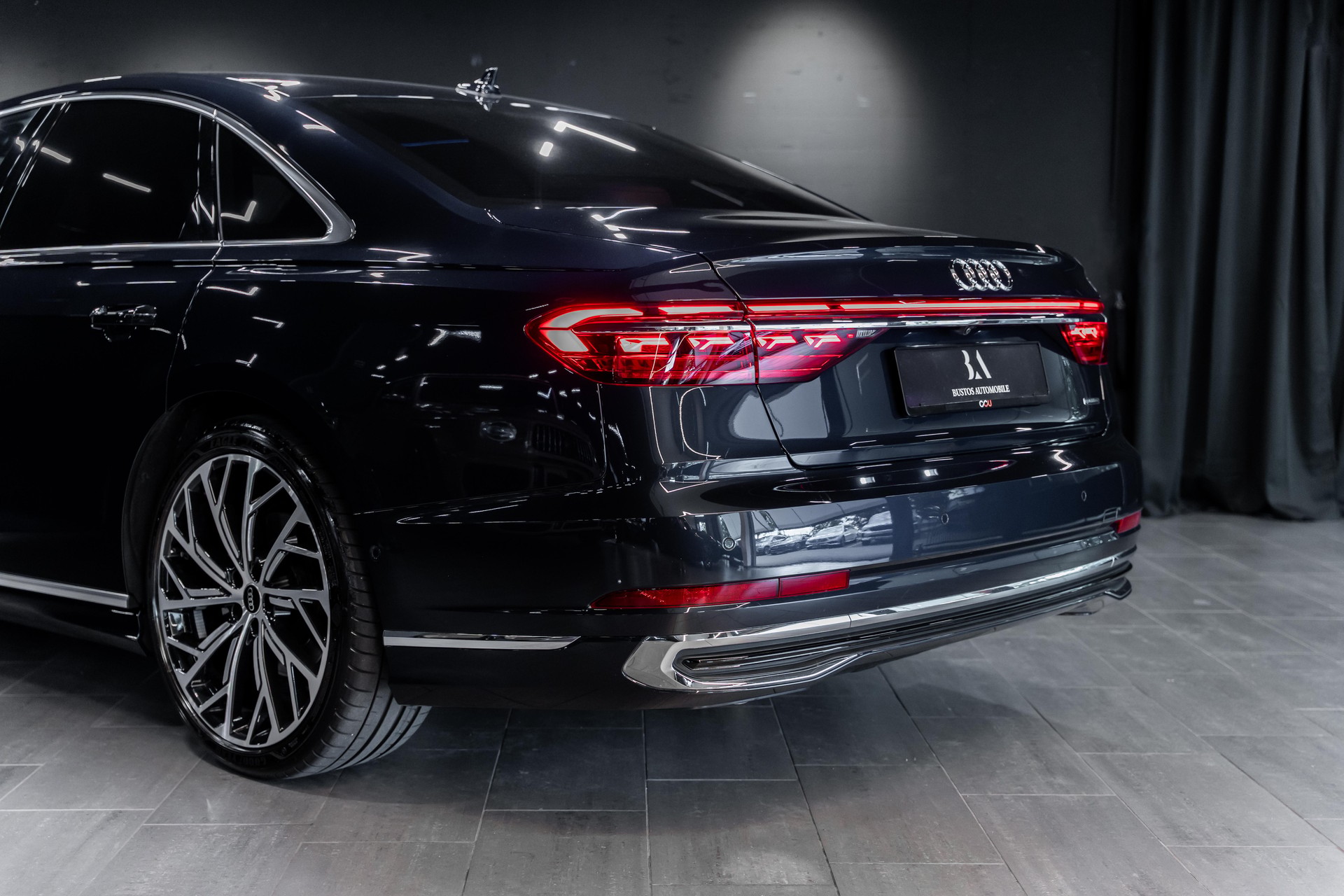 AUDI A8 50 TDI quattro / S-Line / Panoramaschiebedach / Soft Close / Luftfahrwerk / Head Up Display / B&O Soundsystem uvm...-image-5