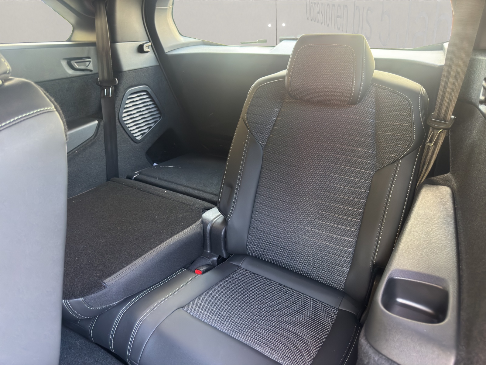 PEUGEOT 5008 1.2 Hybrid GT 145PS 7-Plätzer-image-16