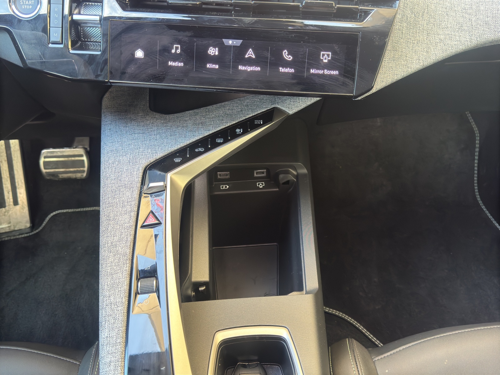 PEUGEOT 5008 1.2 Hybrid GT 145PS 7-Plätzer-image-19
