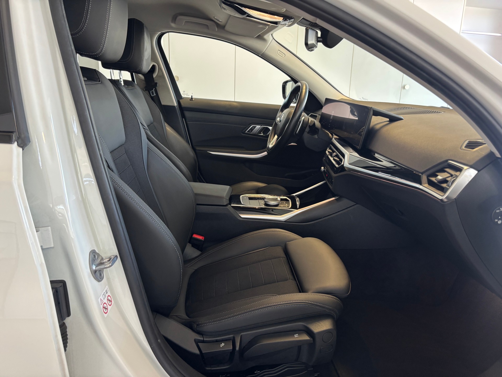 BMW 320i Touring Steptronic-image-9