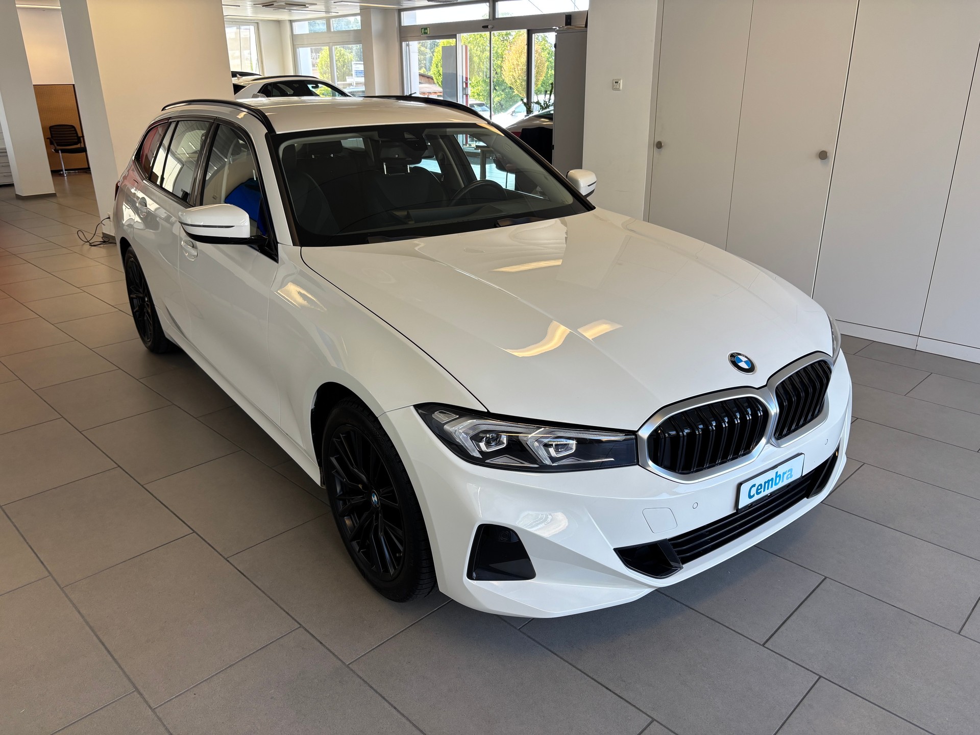 BMW 320i Touring Steptronic-showroom-element-1