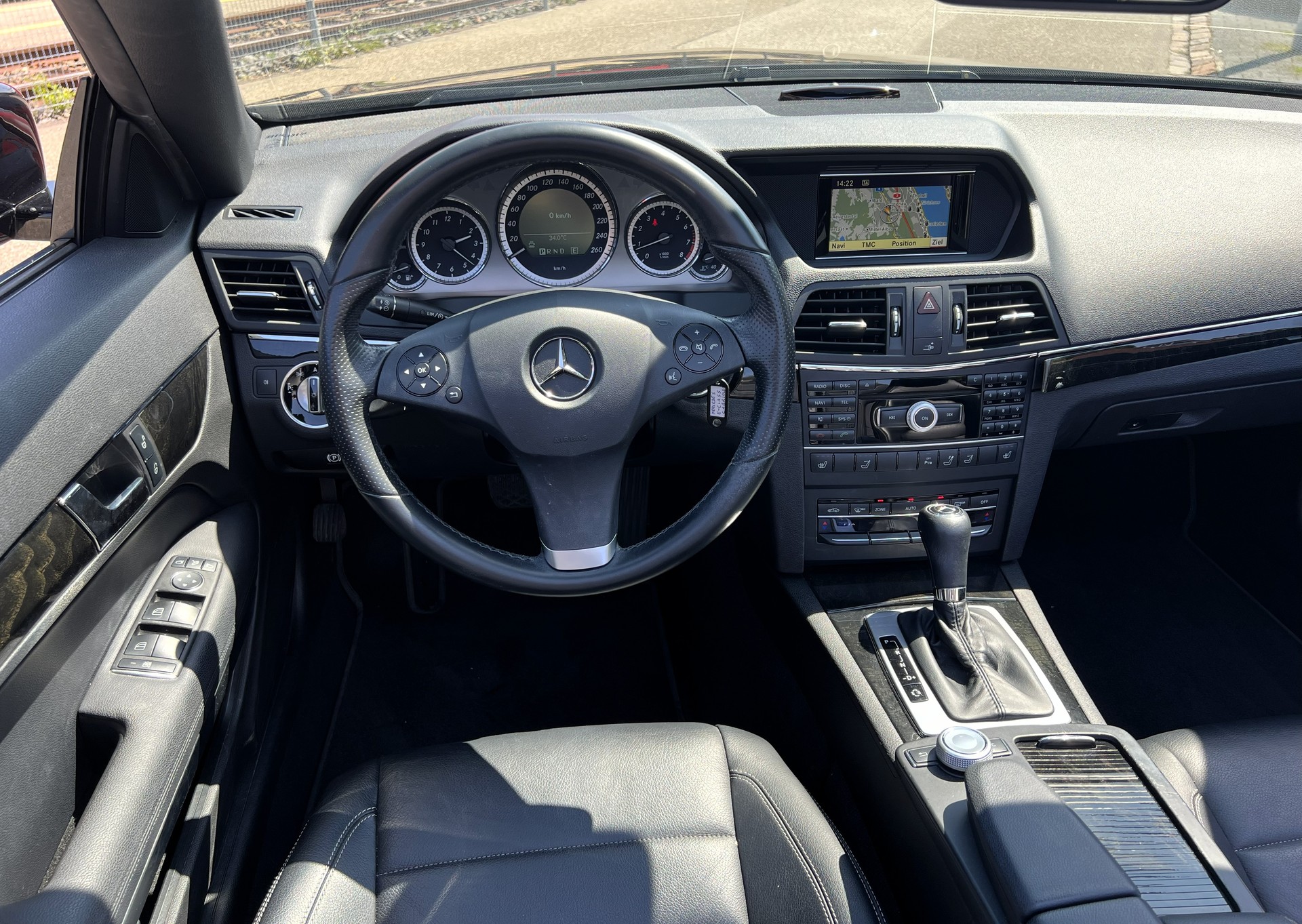MERCEDES-BENZ E 250 CGI BlueEfficiency Automatic-image-21