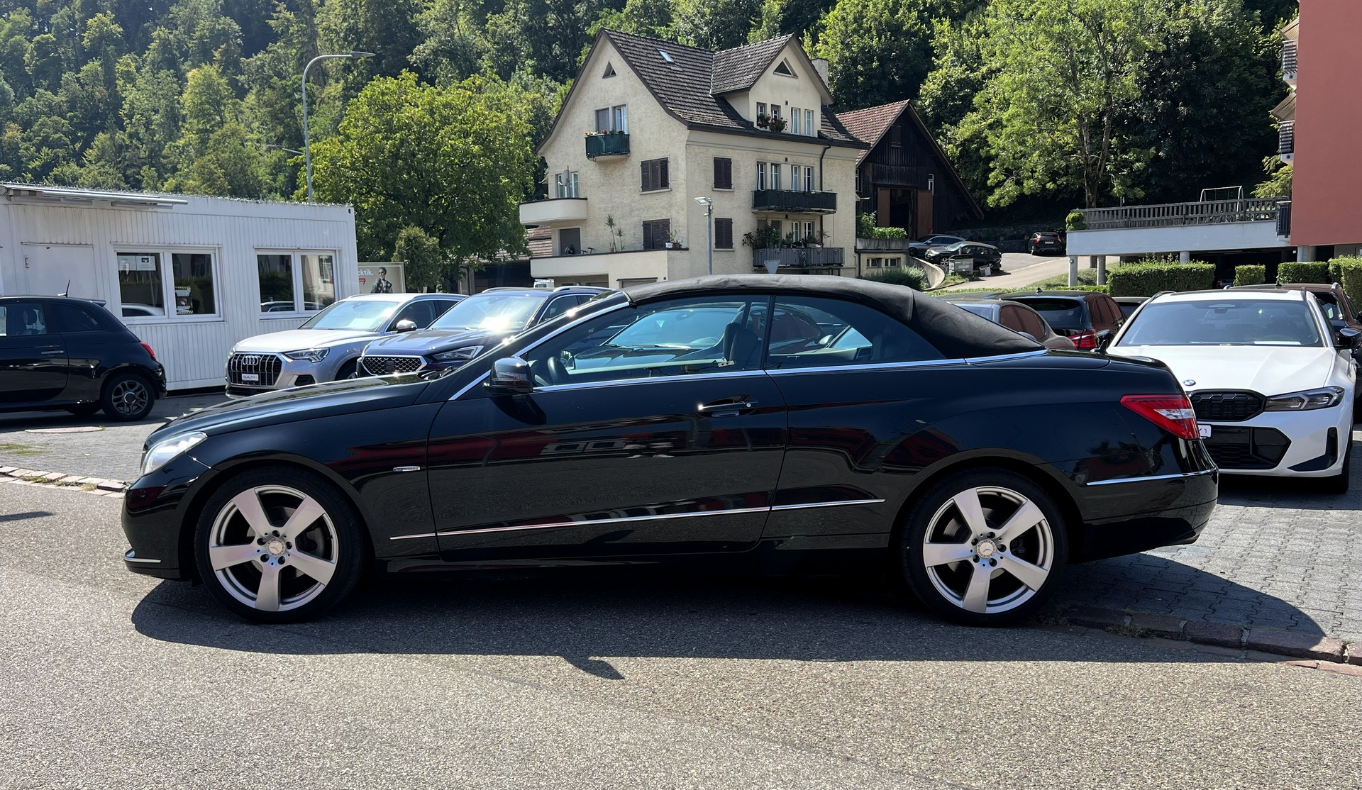 MERCEDES-BENZ E 250 CGI BlueEfficiency Automatic-image-24