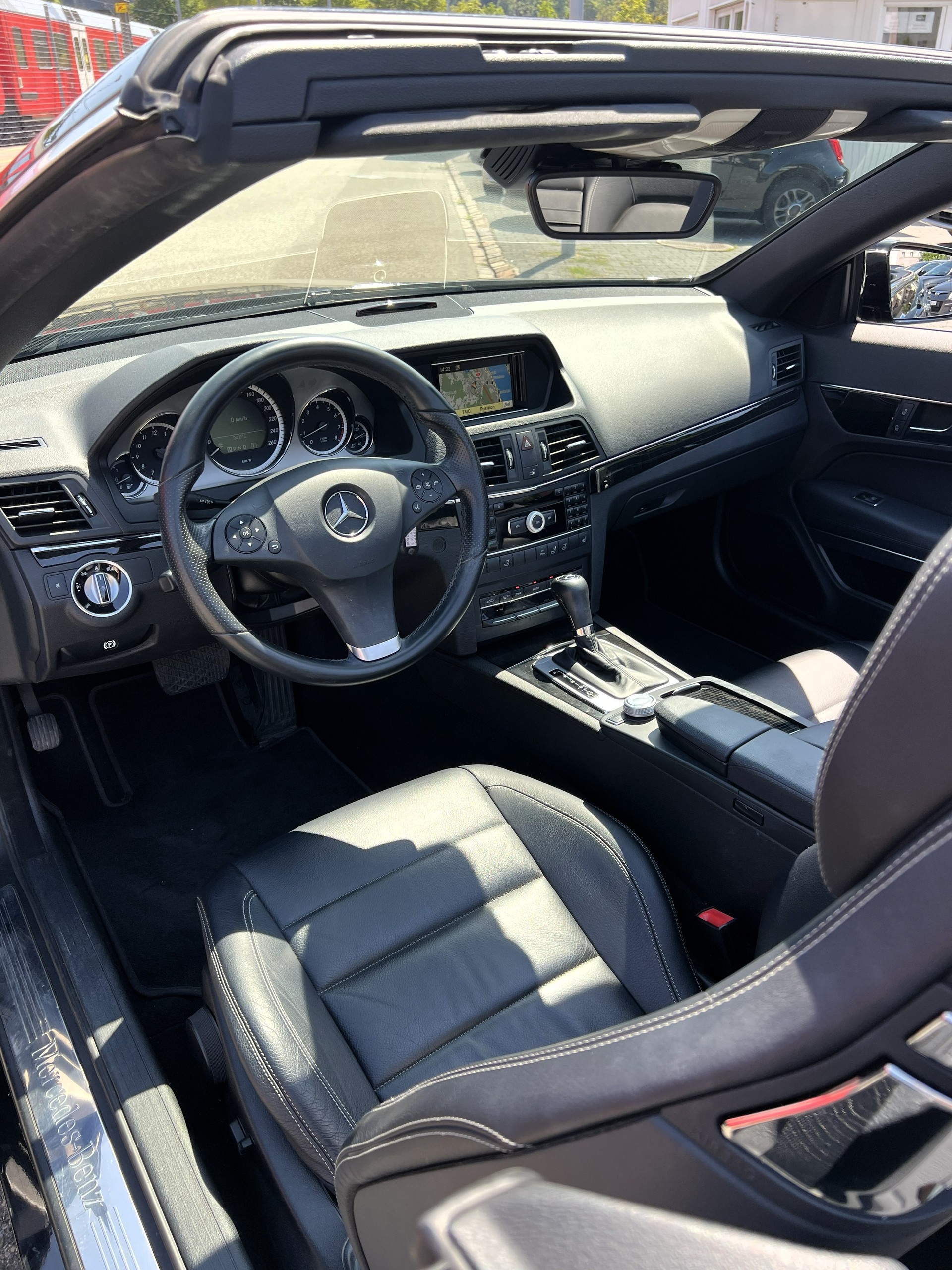 MERCEDES-BENZ E 250 CGI BlueEfficiency Automatic-image-18