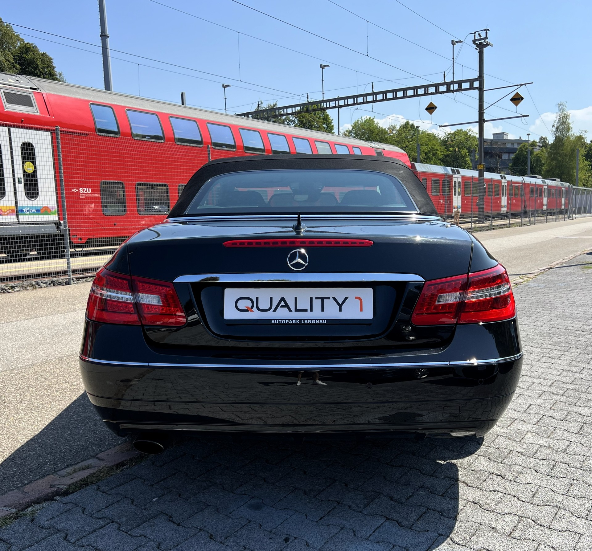 MERCEDES-BENZ E 250 CGI BlueEfficiency Automatic-image-26