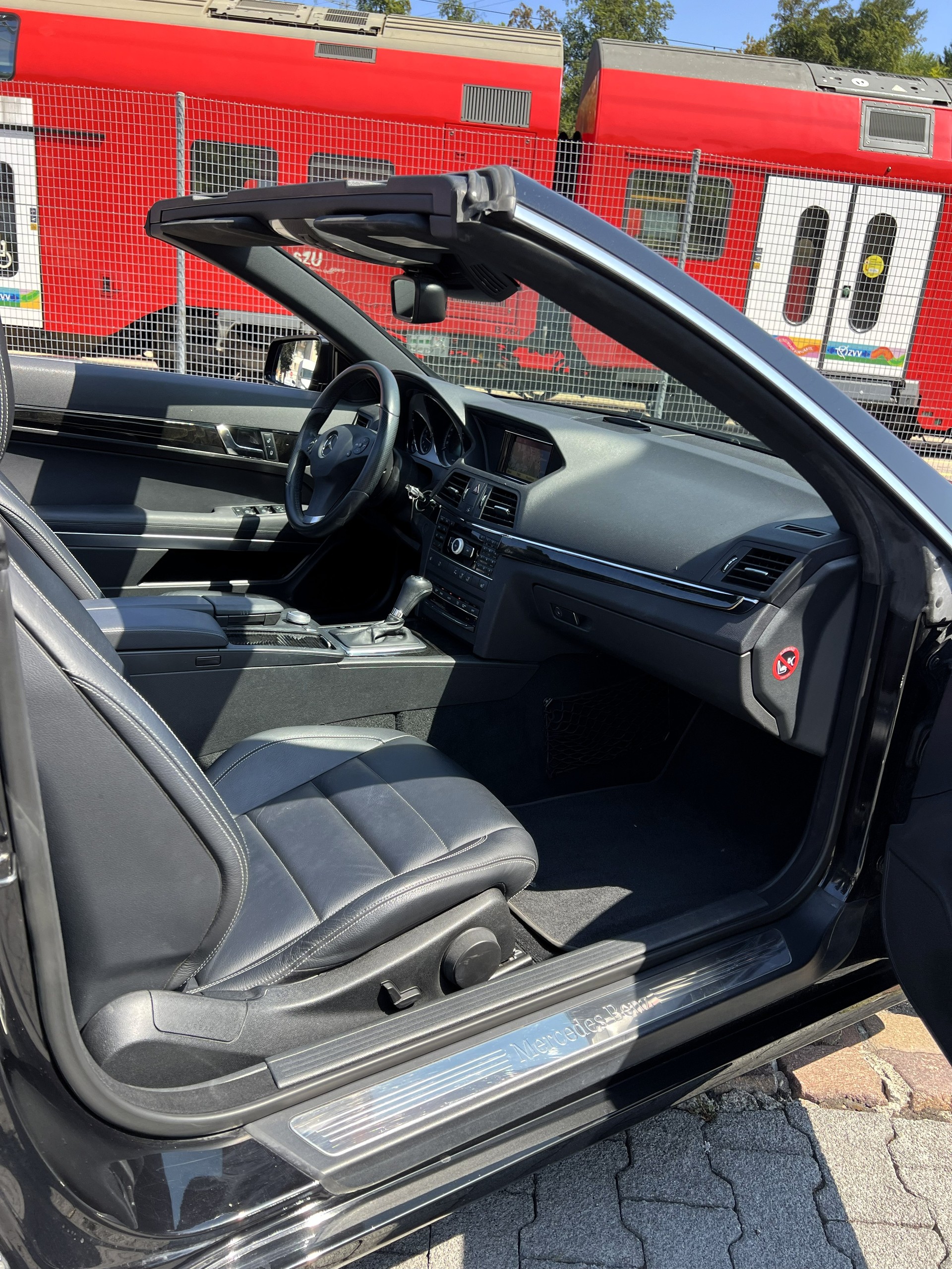 MERCEDES-BENZ E 250 CGI BlueEfficiency Automatic-image-13