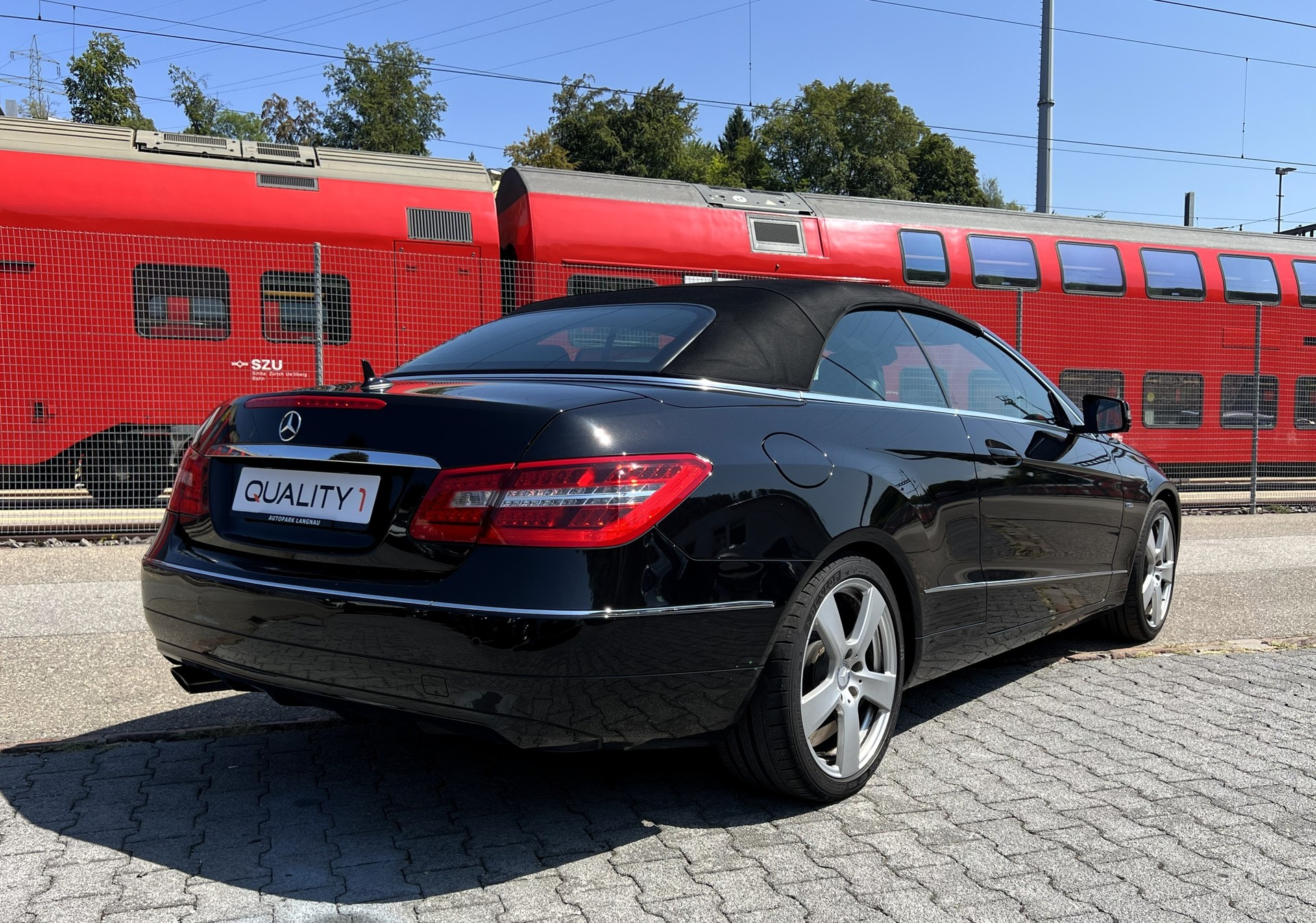 MERCEDES-BENZ E 250 CGI BlueEfficiency Automatic-image-27