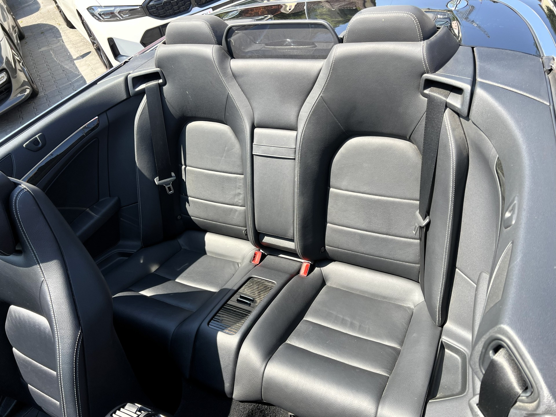 MERCEDES-BENZ E 250 CGI BlueEfficiency Automatic-image-12