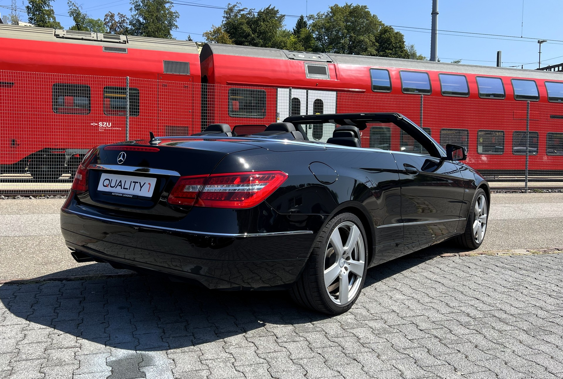 MERCEDES-BENZ E 250 CGI BlueEfficiency Automatic-image-4