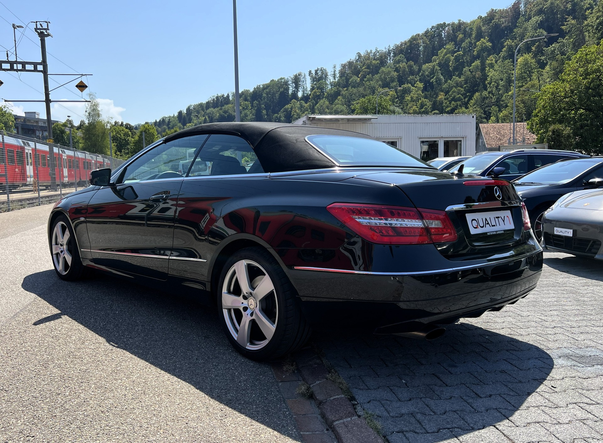 MERCEDES-BENZ E 250 CGI BlueEfficiency Automatic-image-25