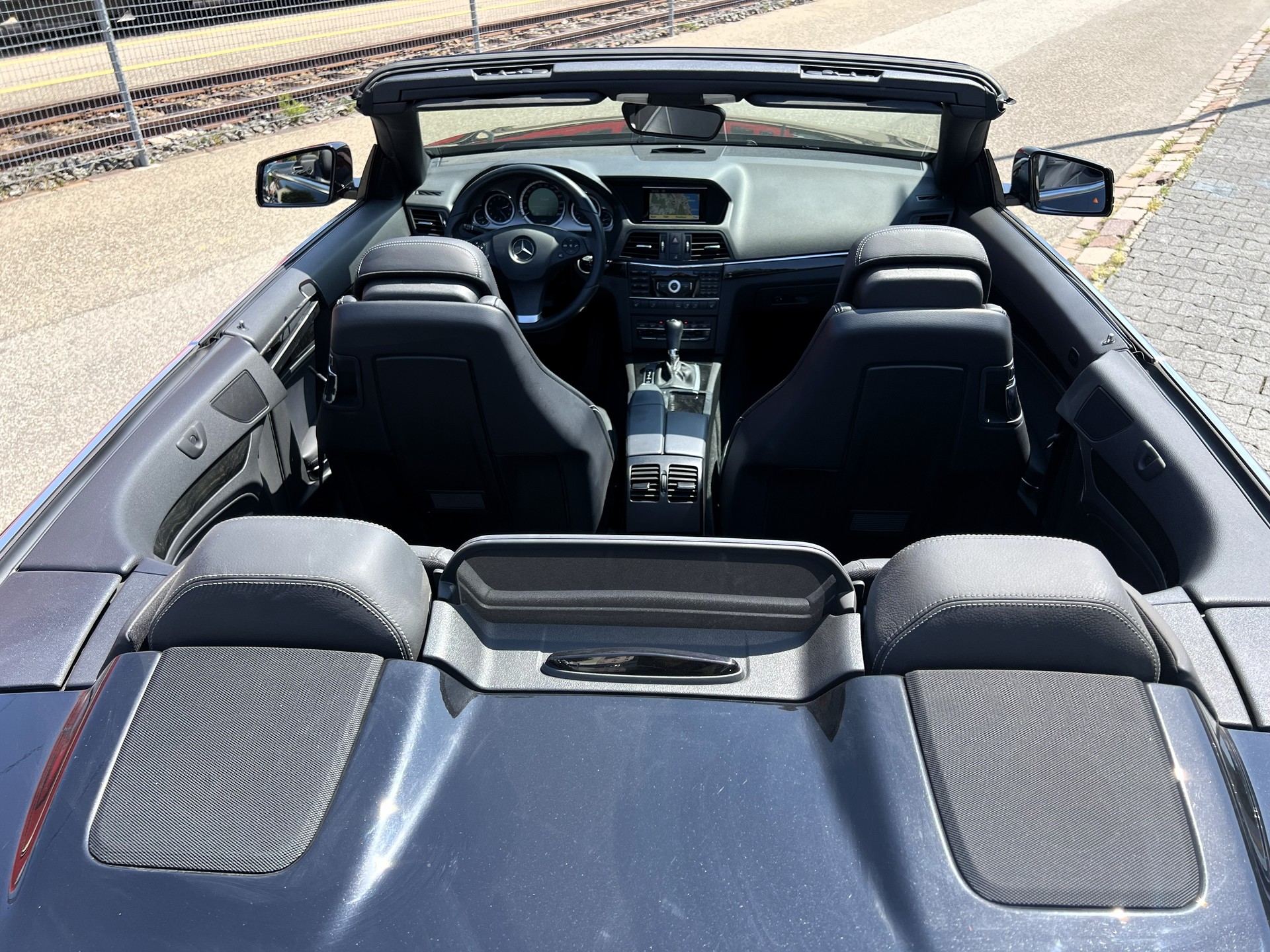 MERCEDES-BENZ E 250 CGI BlueEfficiency Automatic-image-22