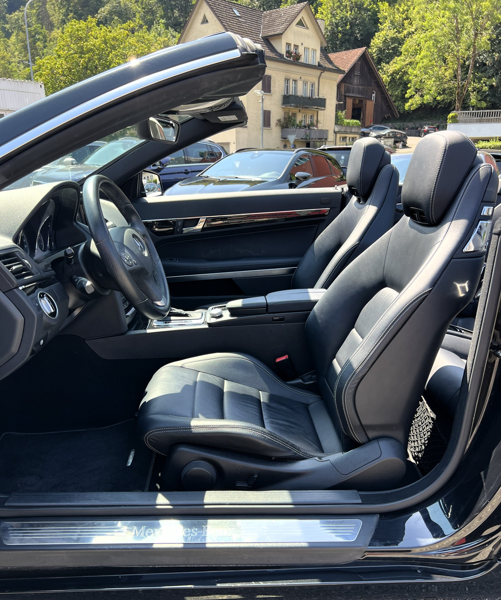 MERCEDES-BENZ E 250 CGI BlueEfficiency Automatic-image-17