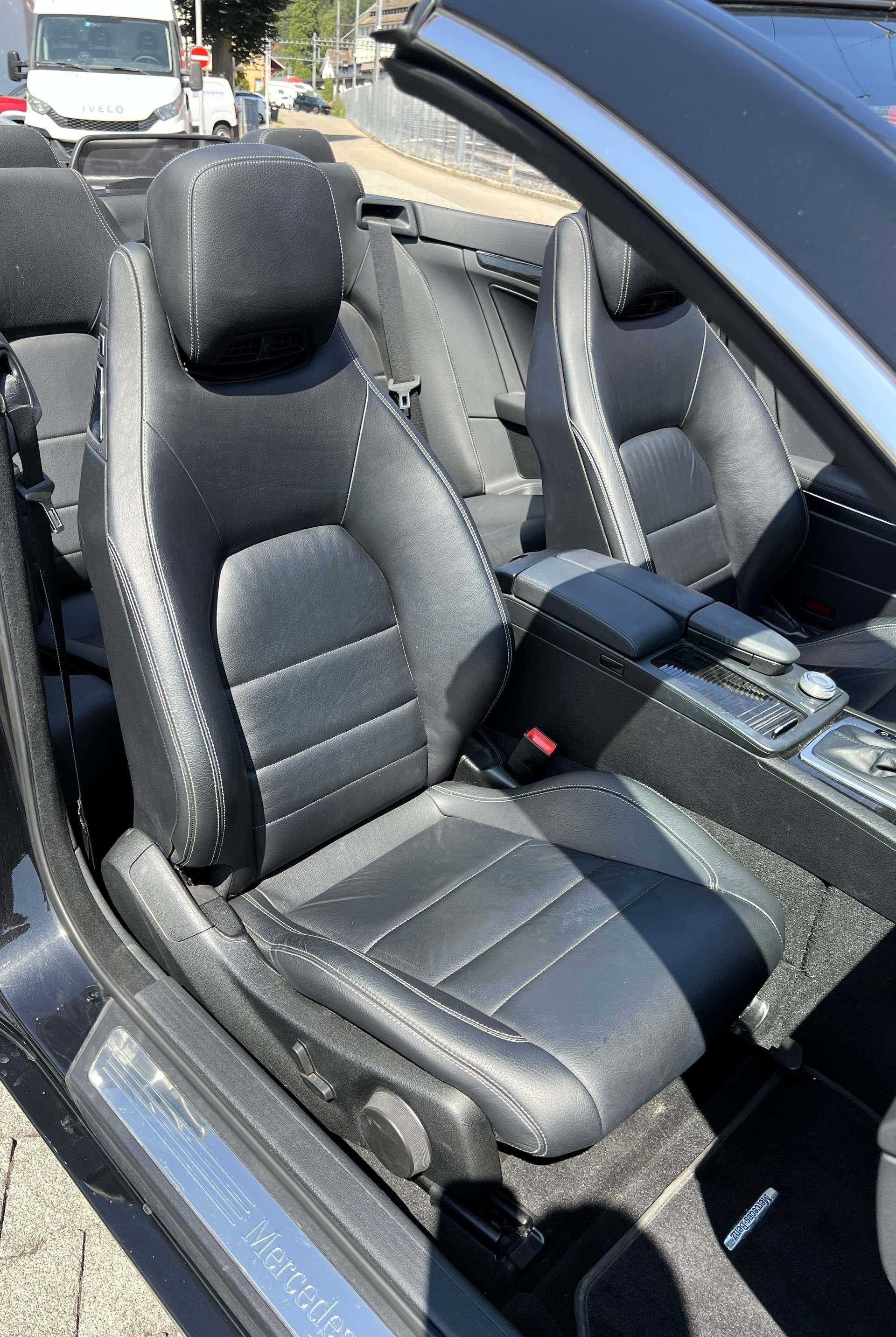 MERCEDES-BENZ E 250 CGI BlueEfficiency Automatic-image-14
