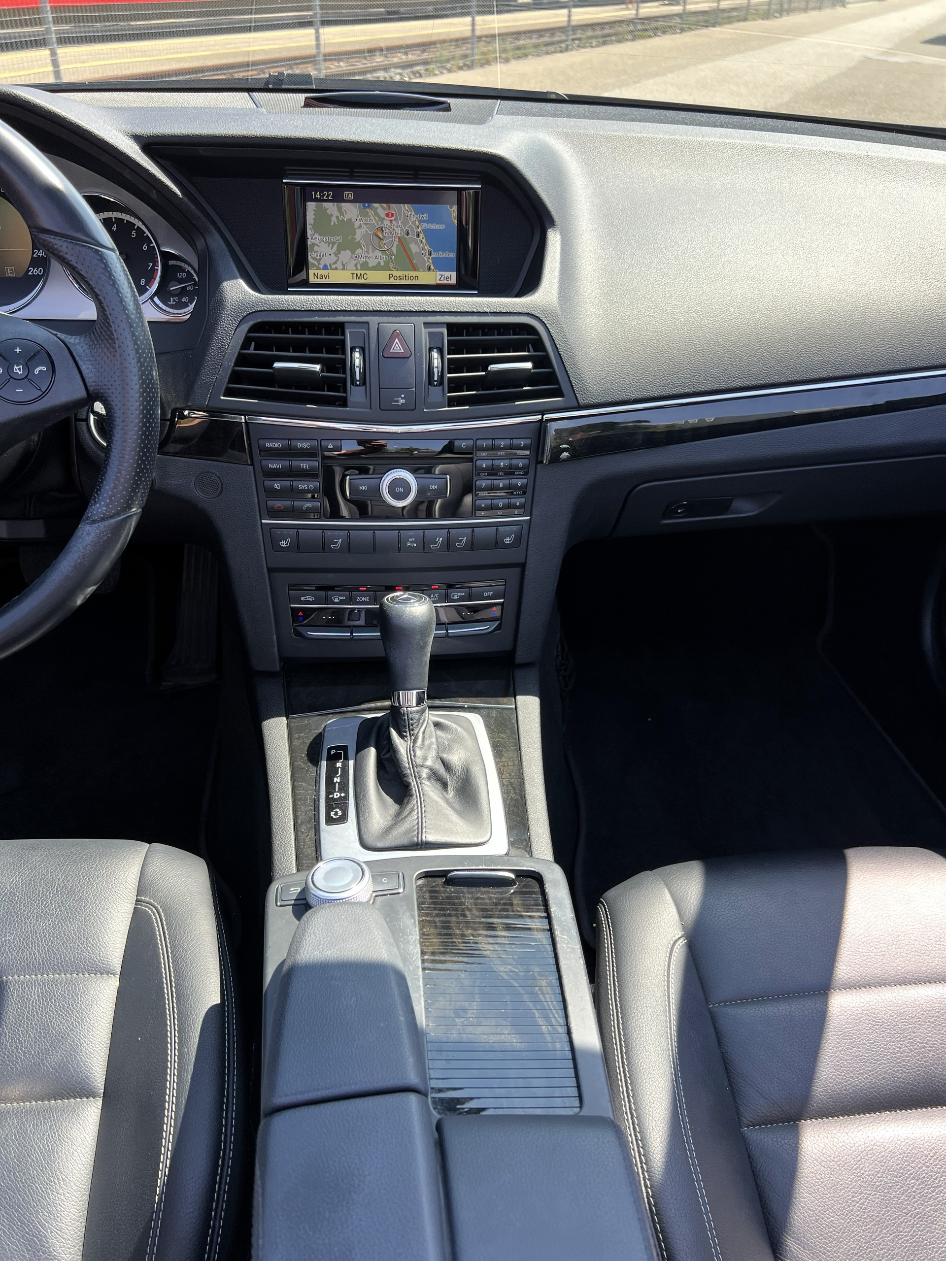 MERCEDES-BENZ E 250 CGI BlueEfficiency Automatic-image-19