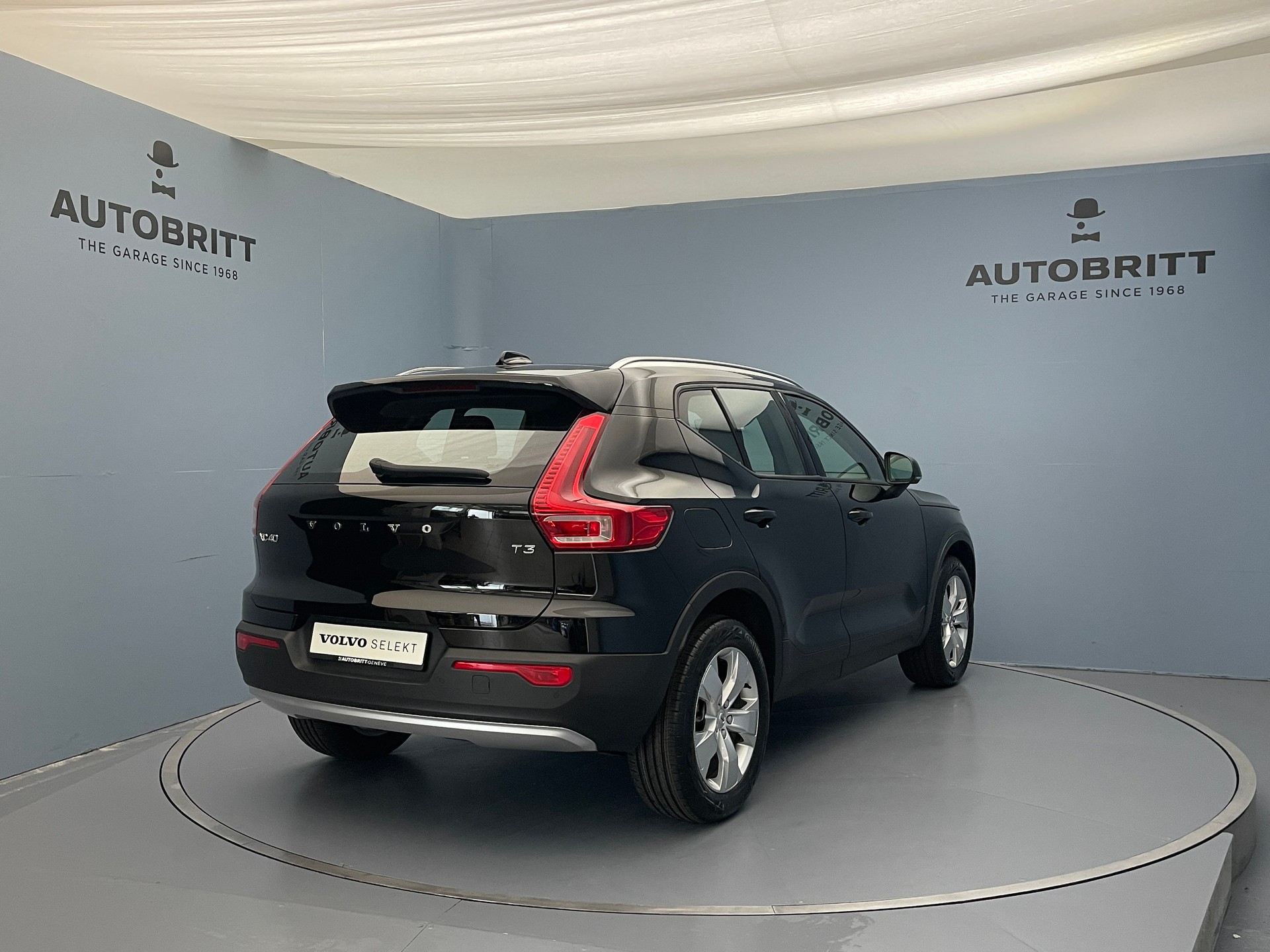 VOLVO XC40 1.5 T3 Momentum-showroom-element-3