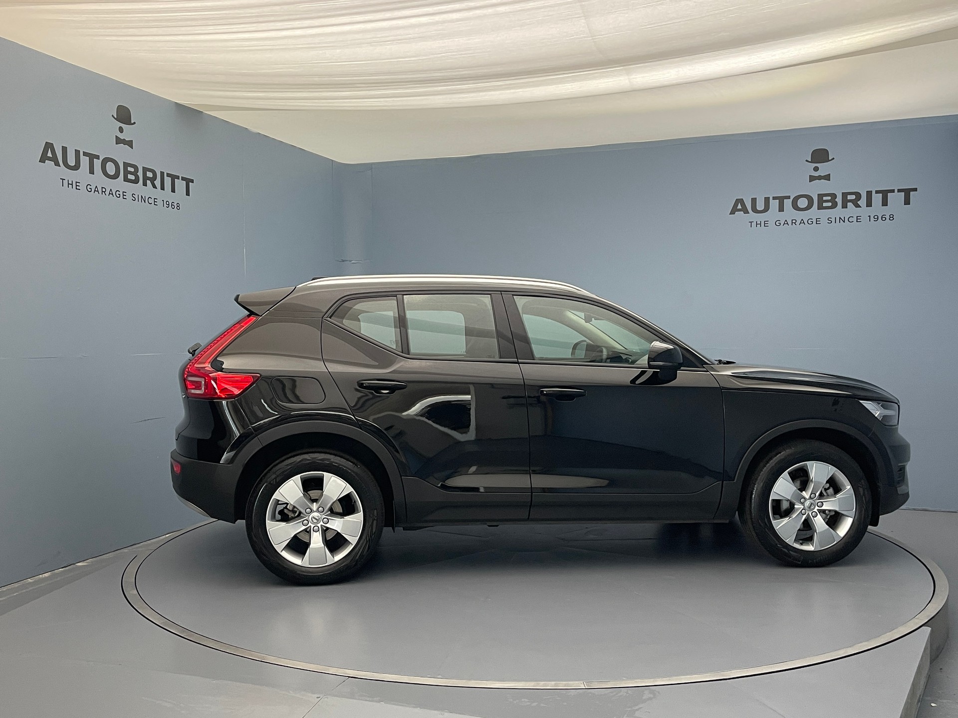 VOLVO XC40 1.5 T3 Momentum-image-4