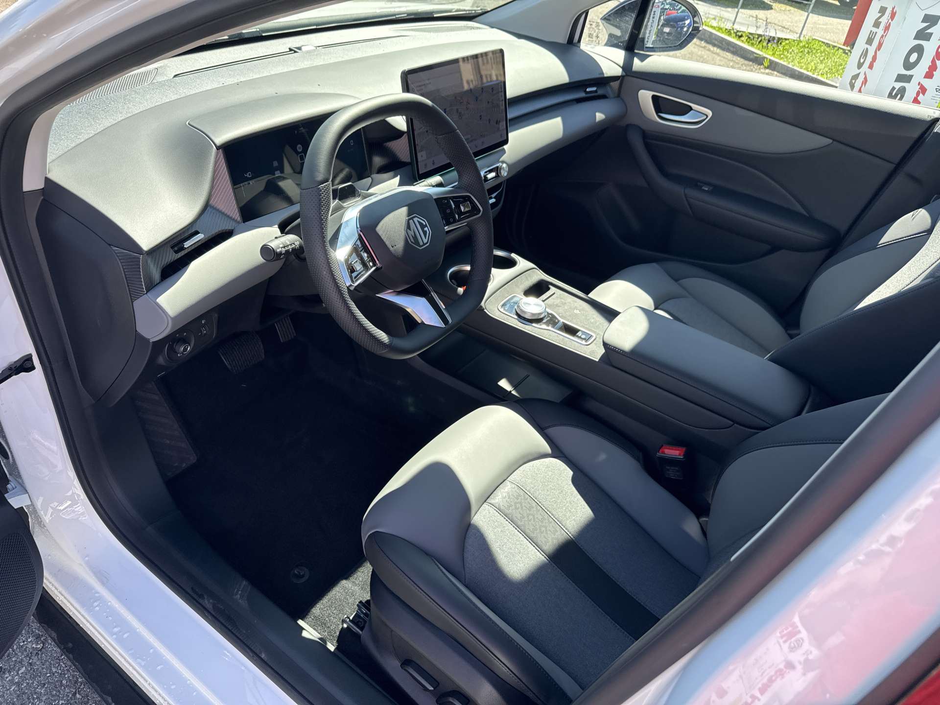 MG 4 EV 64kWh Premium Facelift Automat-image-4