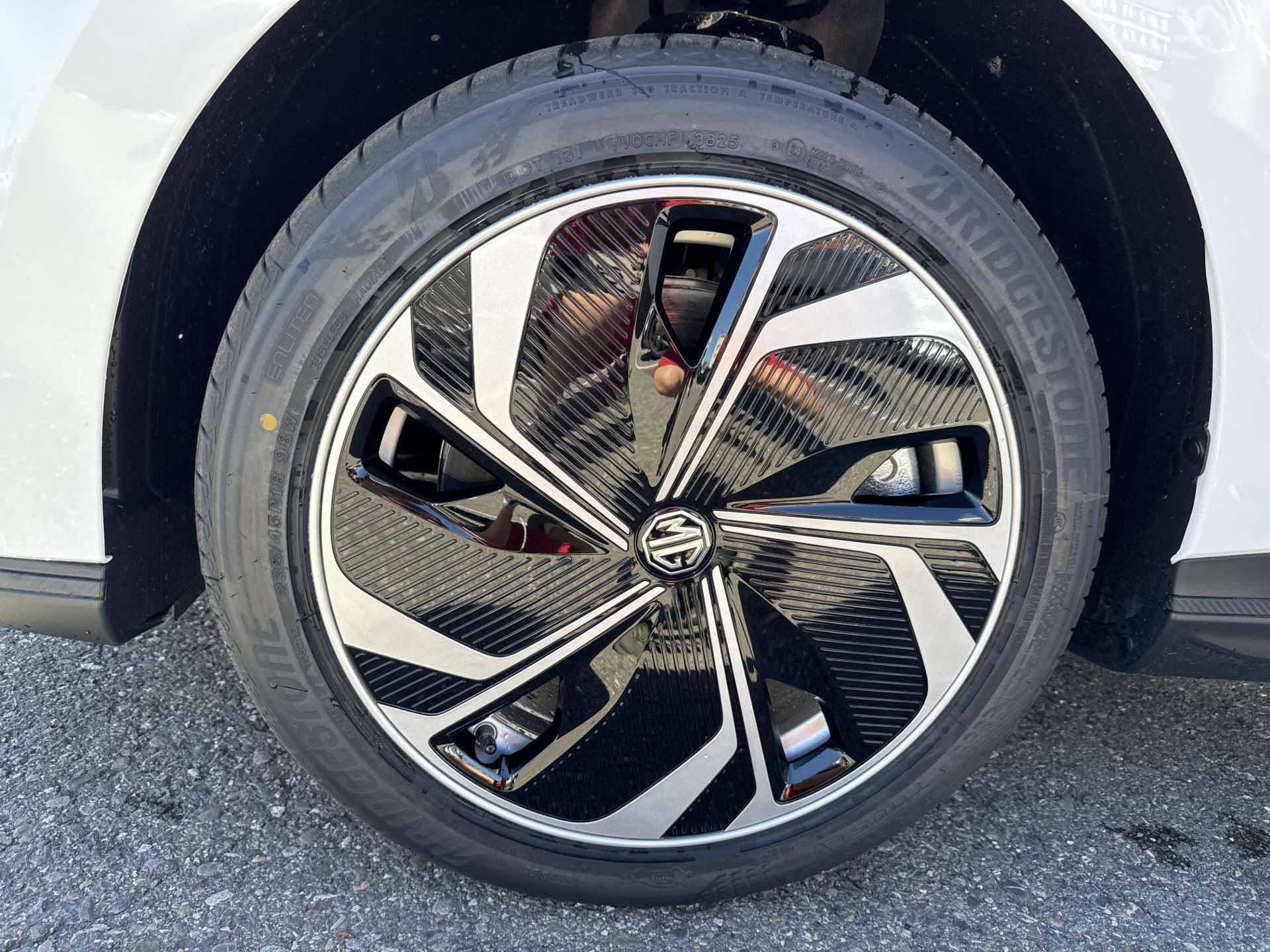 MG 4 EV 64kWh Premium Facelift Automat-image-7
