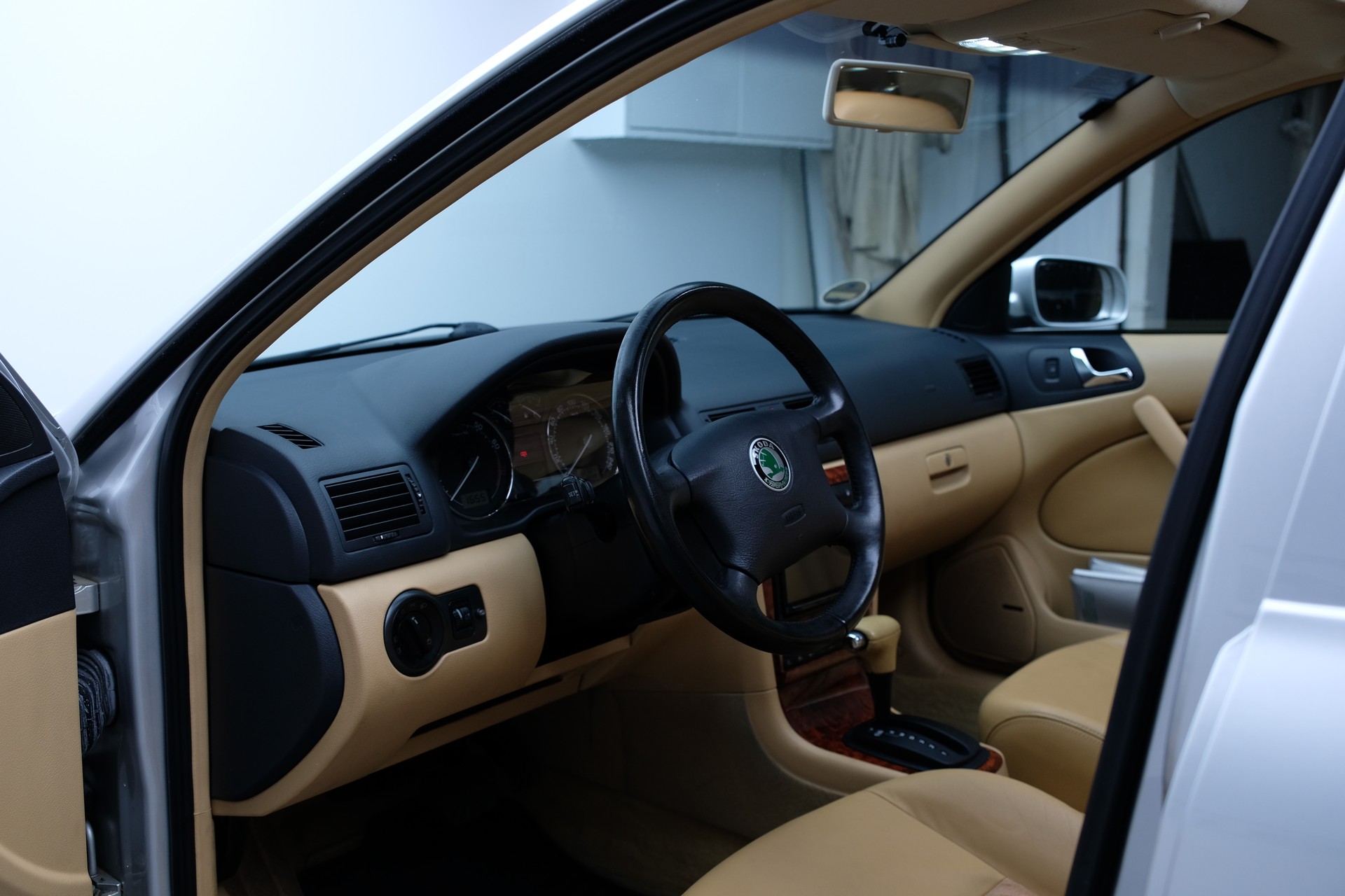 SKODA Octavia 1.8 Turbo Laurin & Klement-image-6