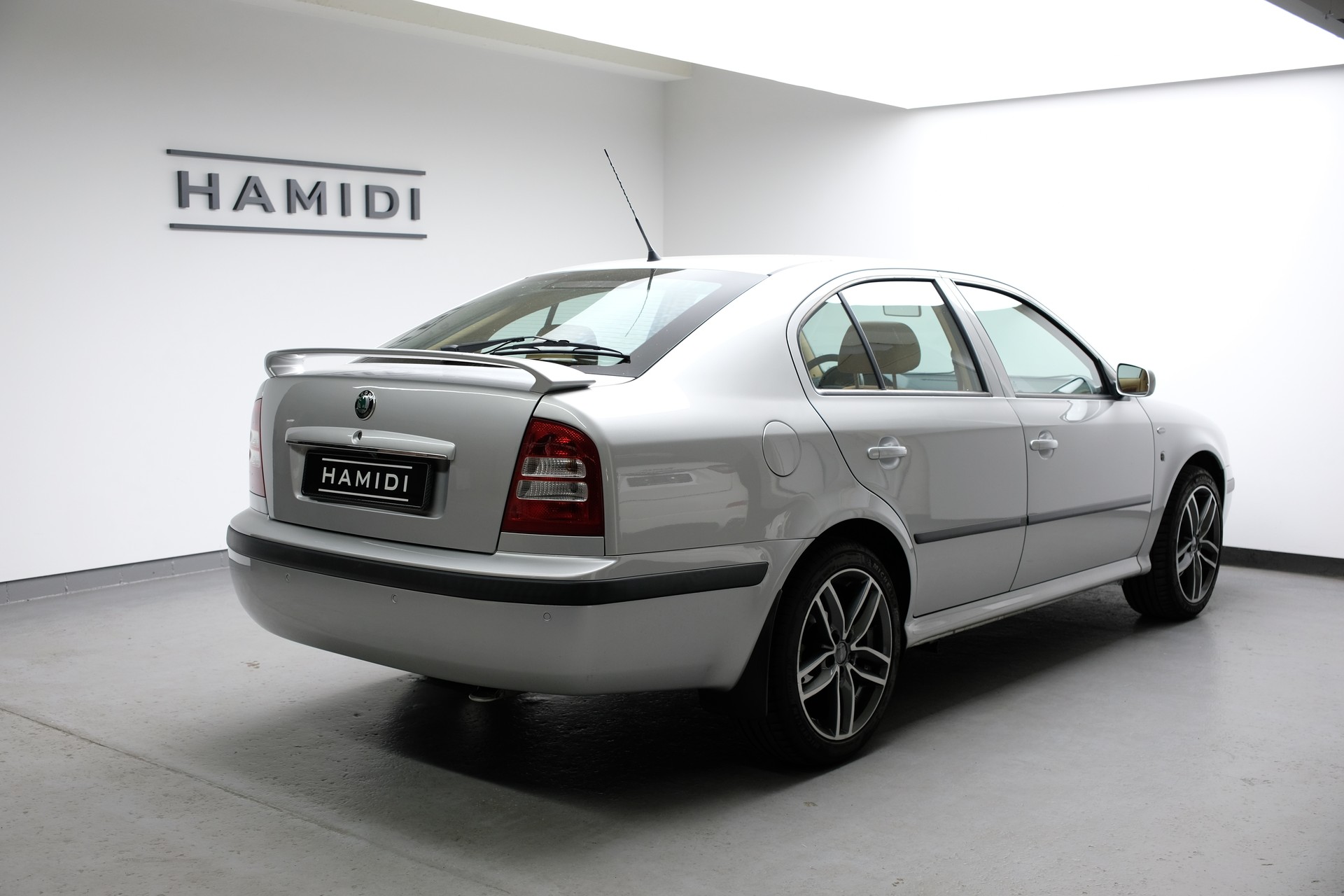 SKODA Octavia 1.8 Turbo Laurin & Klement-showroom-element-3