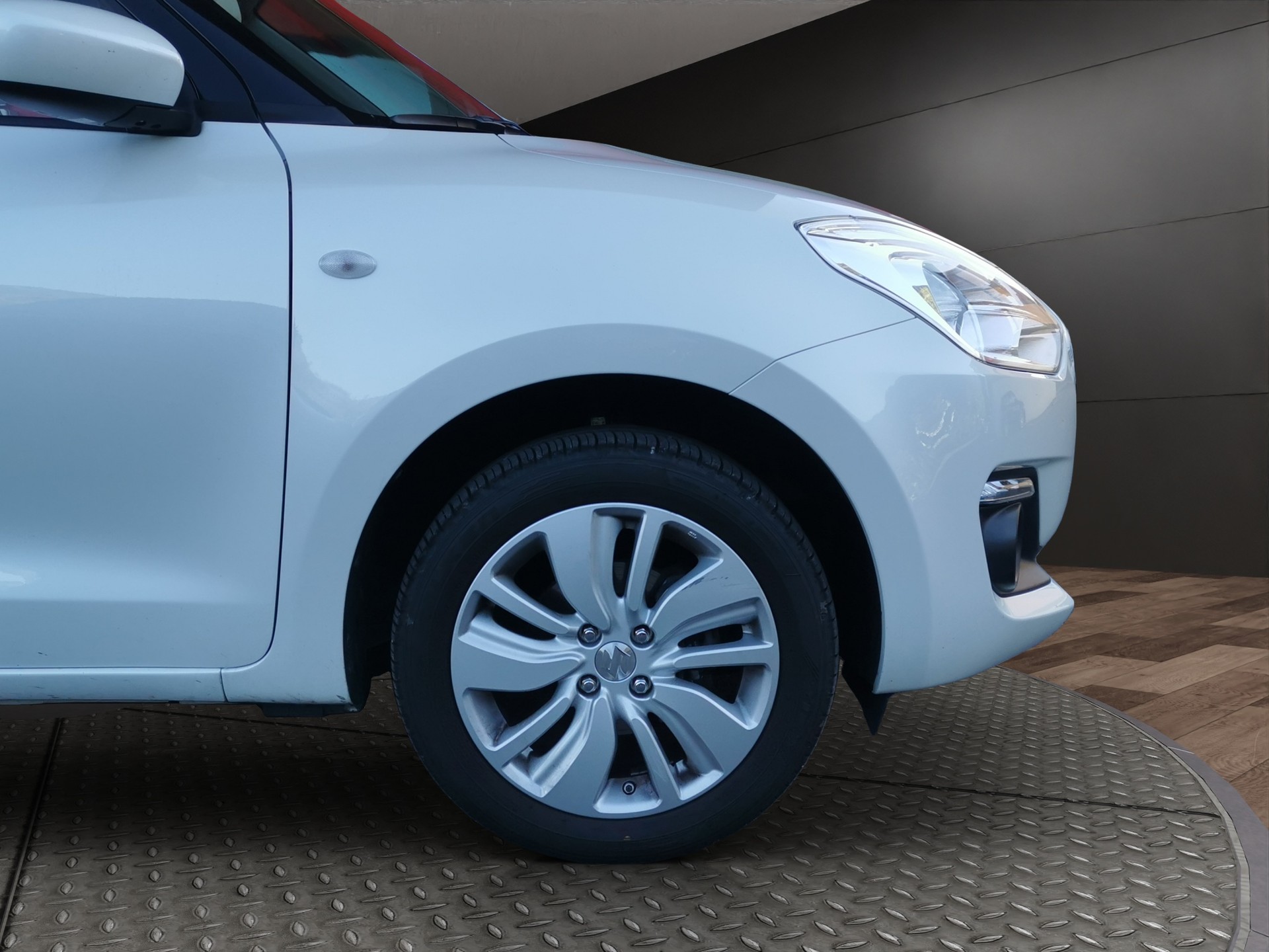 SUZUKI Swift 1.2i Compact+ Allgrip 4x4-showroom-element-3