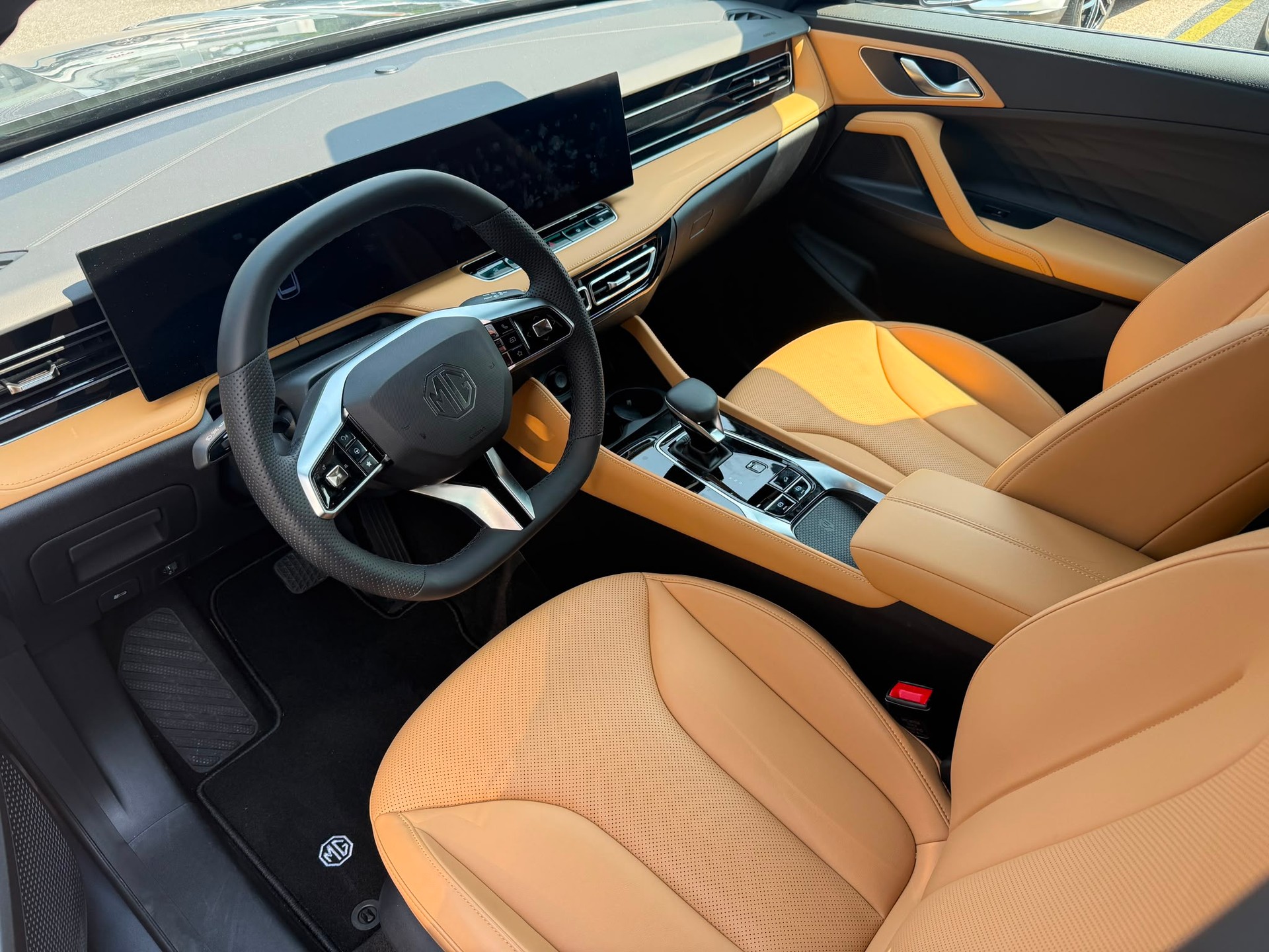 MG HS 1.5 T PHEV Luxury-image-8