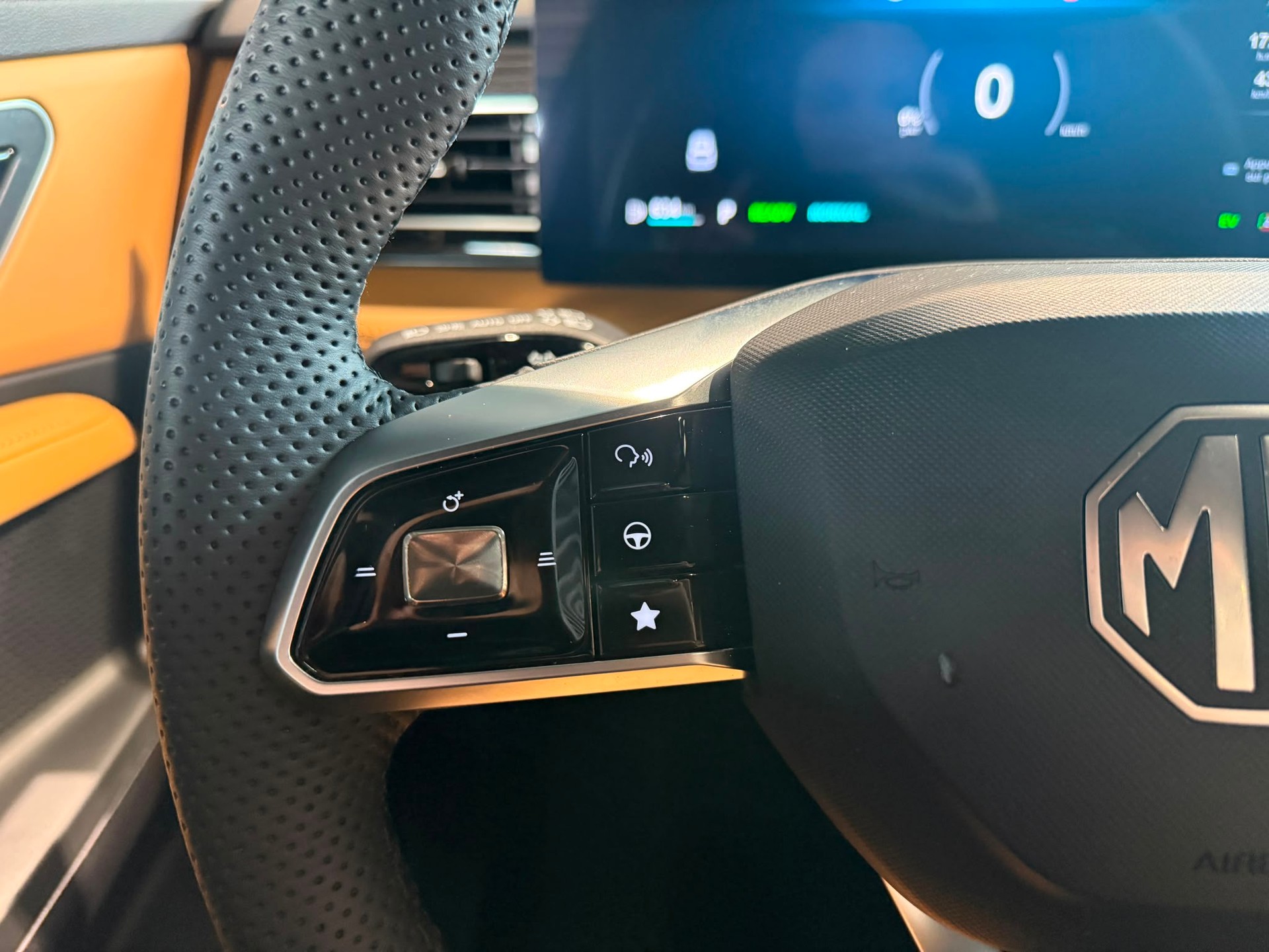 MG HS 1.5 T PHEV Luxury-image-13