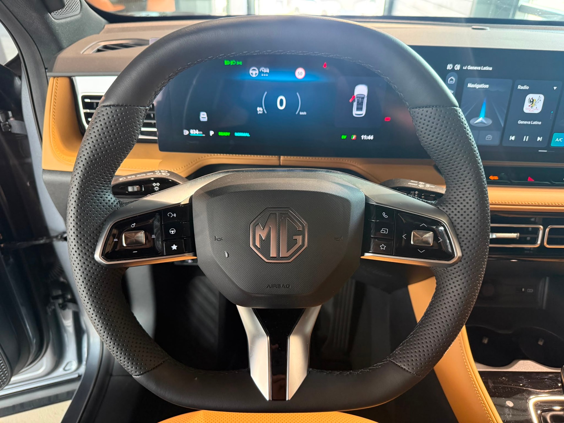 MG HS 1.5 T PHEV Luxury-image-12