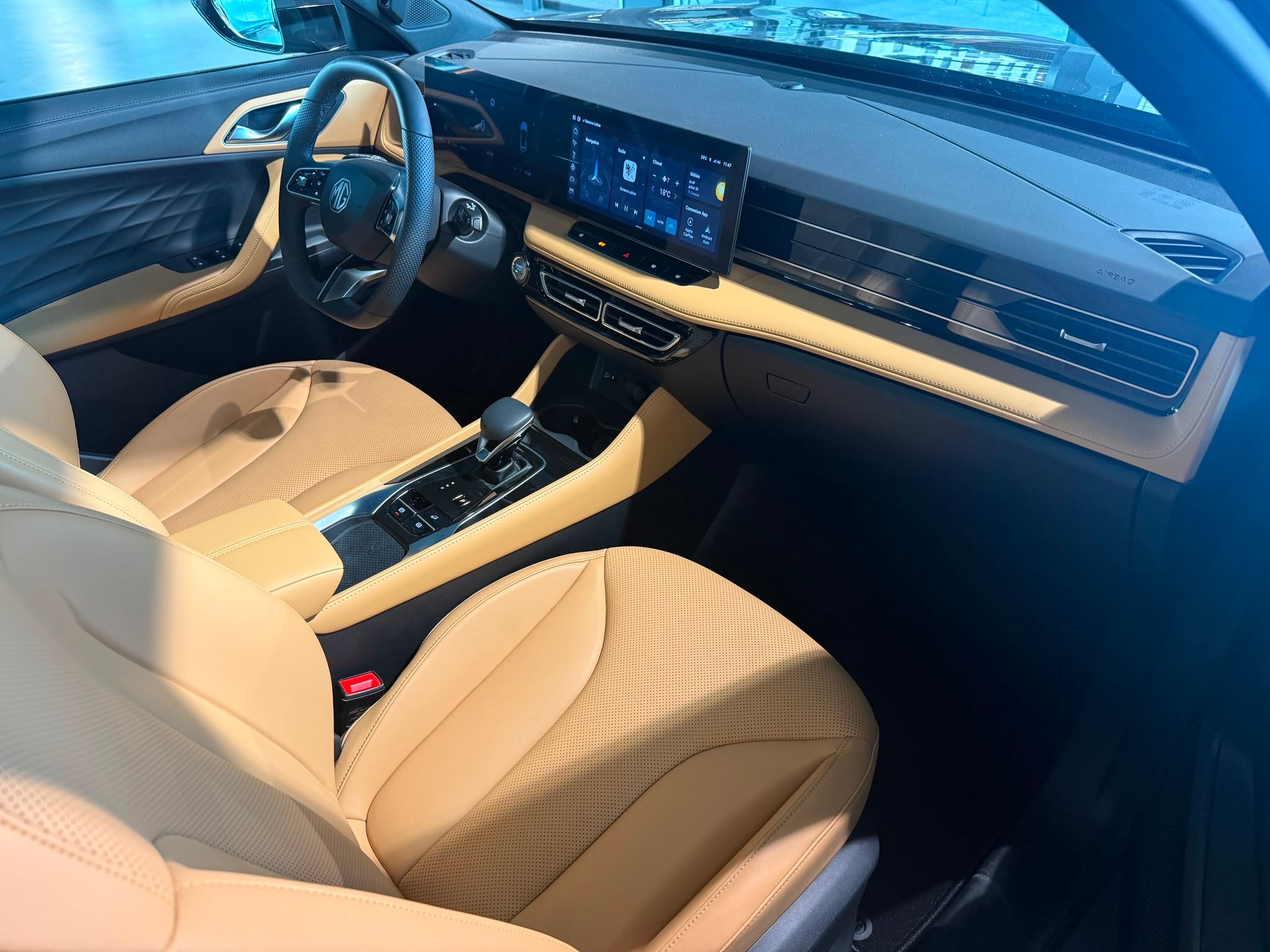 MG HS 1.5 T PHEV Luxury-image-10