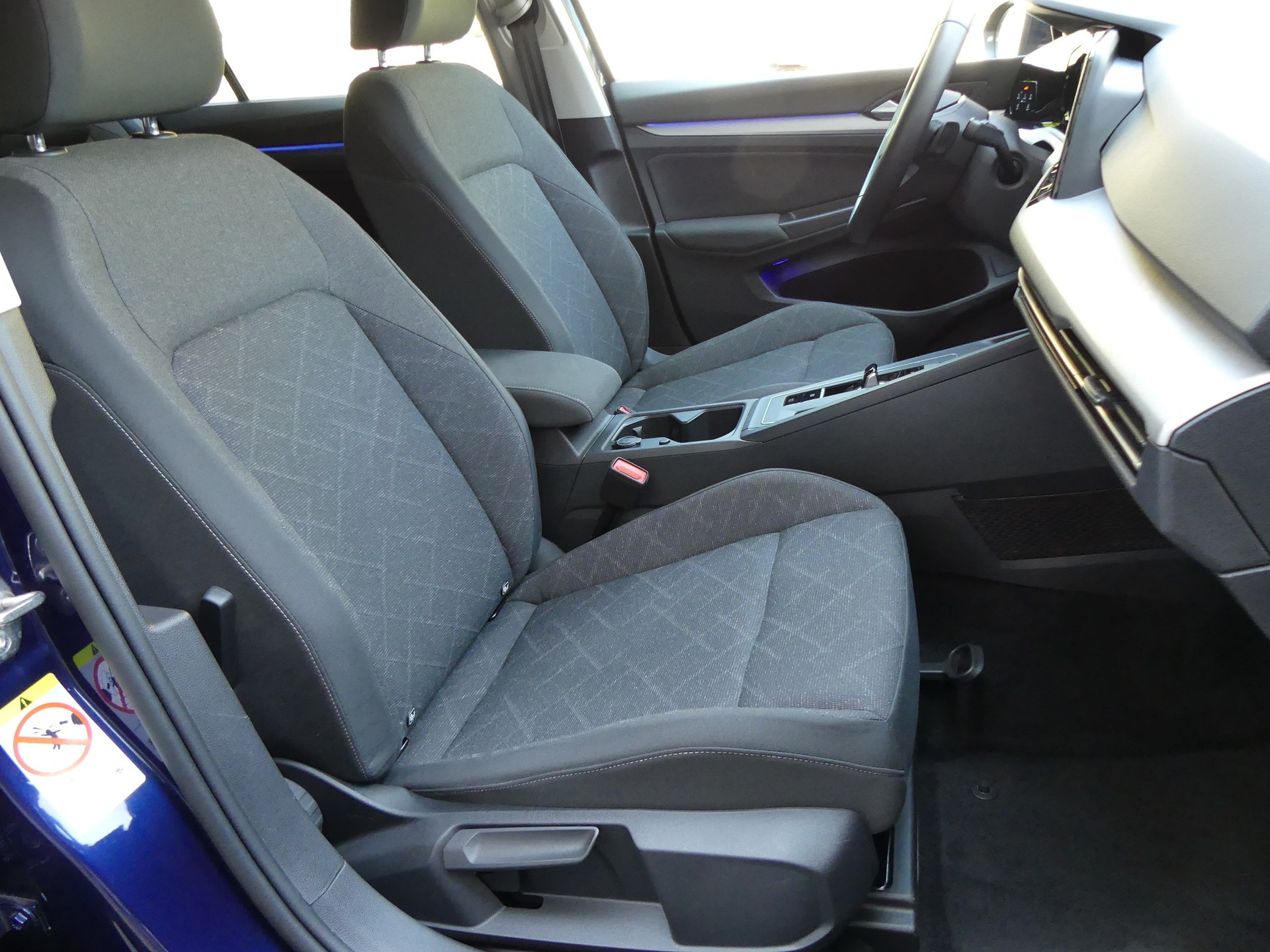 VW Golf 1.5 eTSI Style DSG-image-10