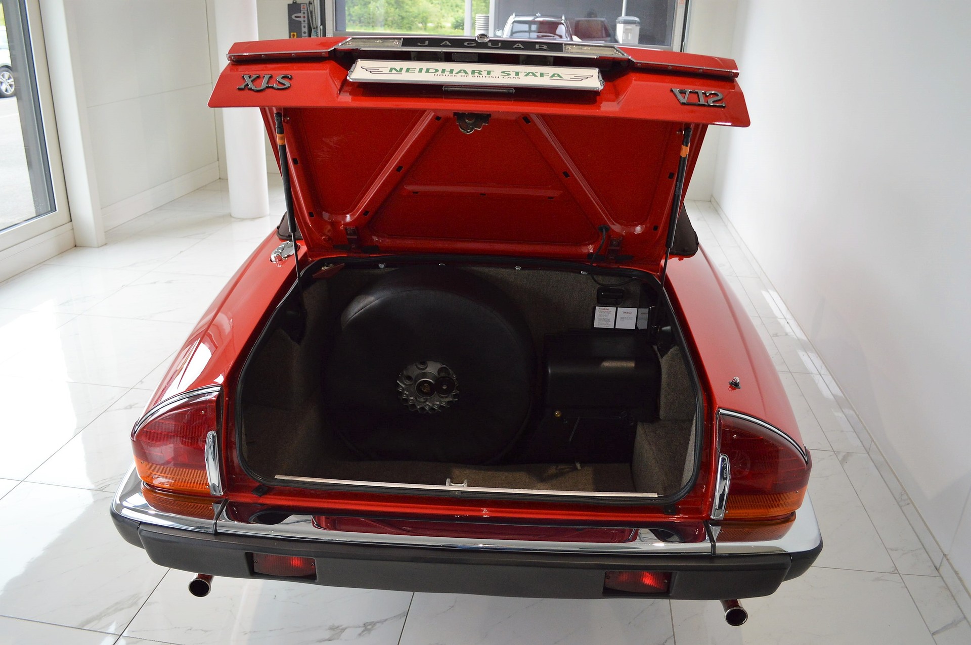 JAGUAR XJS 5.3 V12 Convertible-image-6