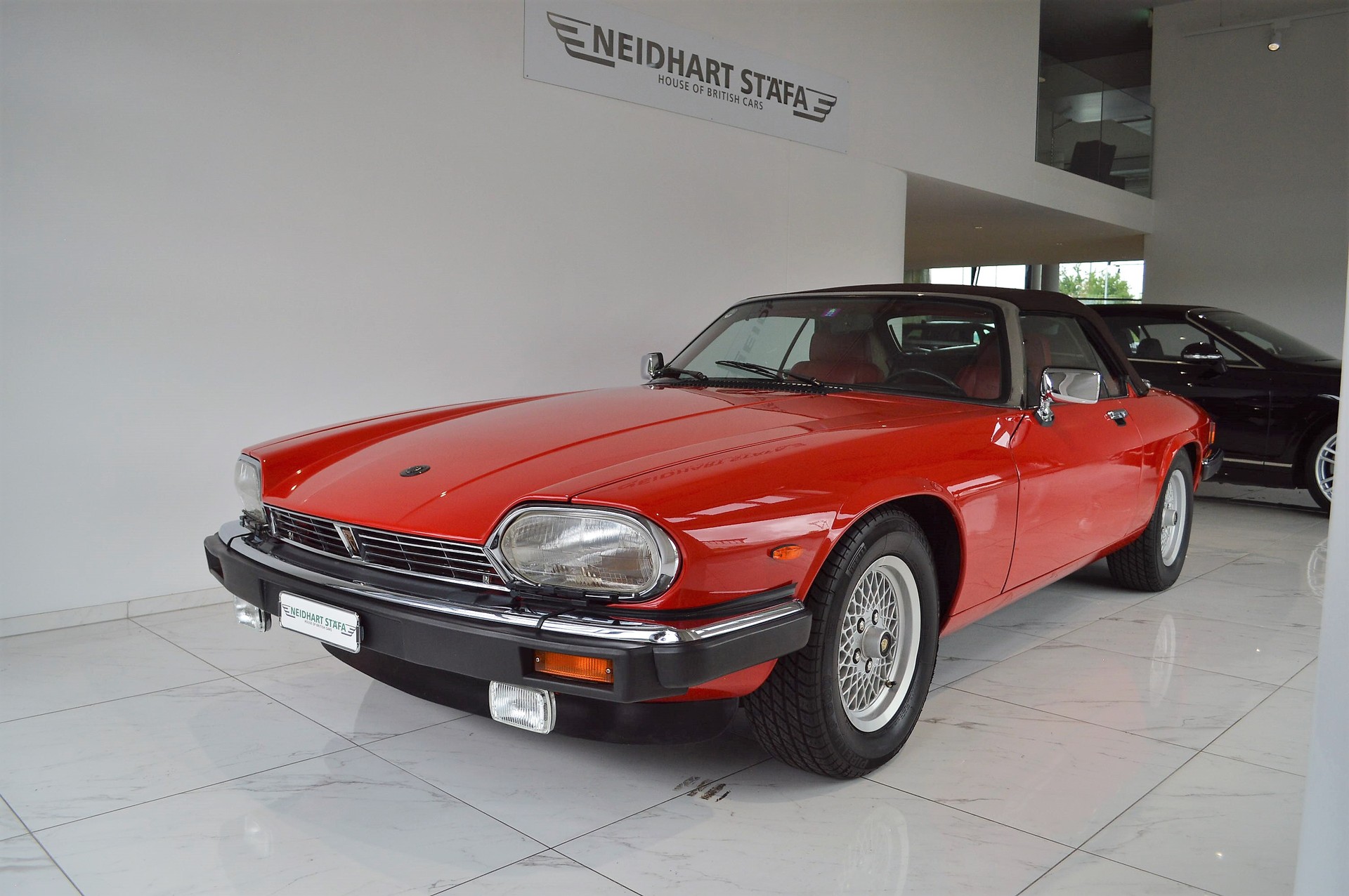 JAGUAR XJS 5.3 V12 Convertible-showroom-element-2