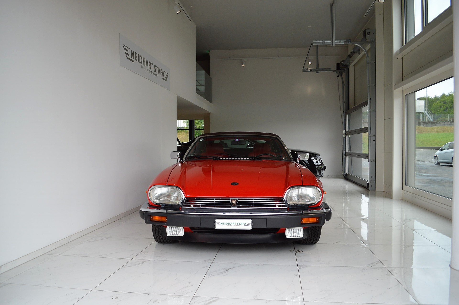 JAGUAR XJS 5.3 V12 Convertible-showroom-element-1