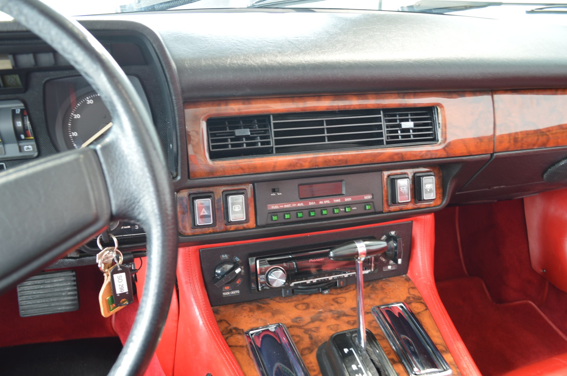 JAGUAR XJS 5.3 V12 Convertible-image-9