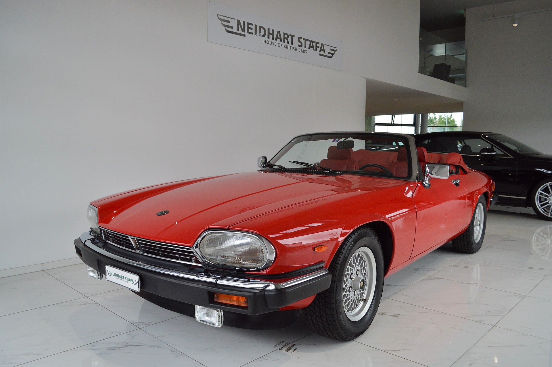 JAGUAR XJS 5.3 V12 Convertible-showroom-element-3