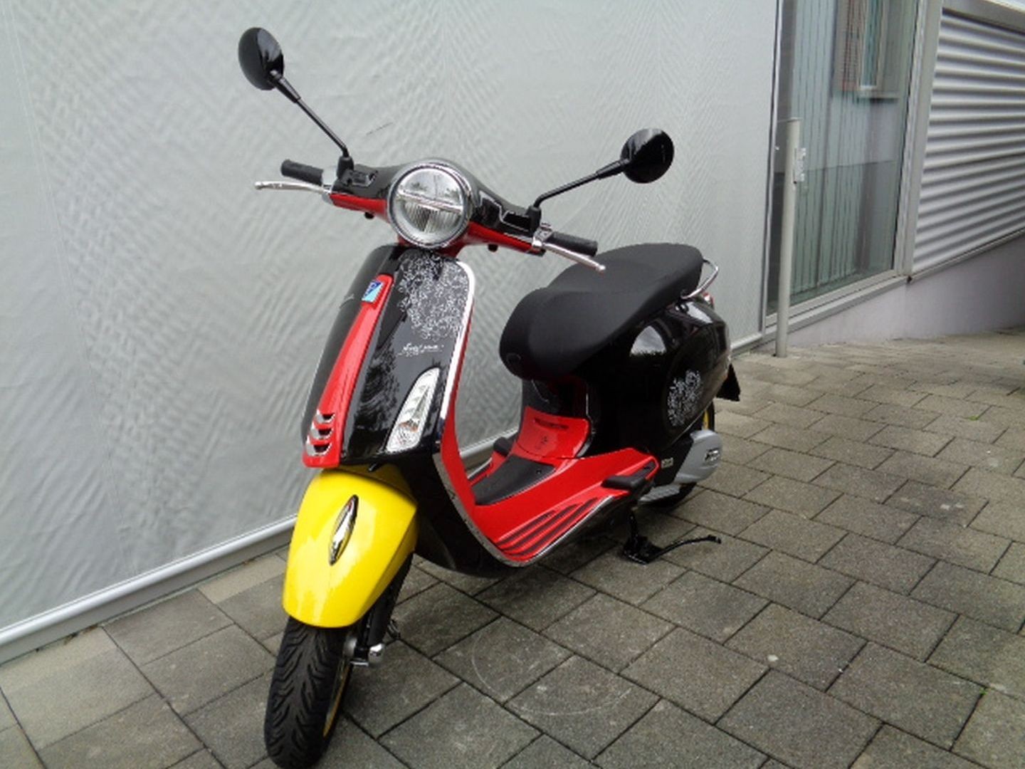PIAGGIO VESPA PRIMAVERA 125 ABS 12" MICKEY MOUSE-image-2