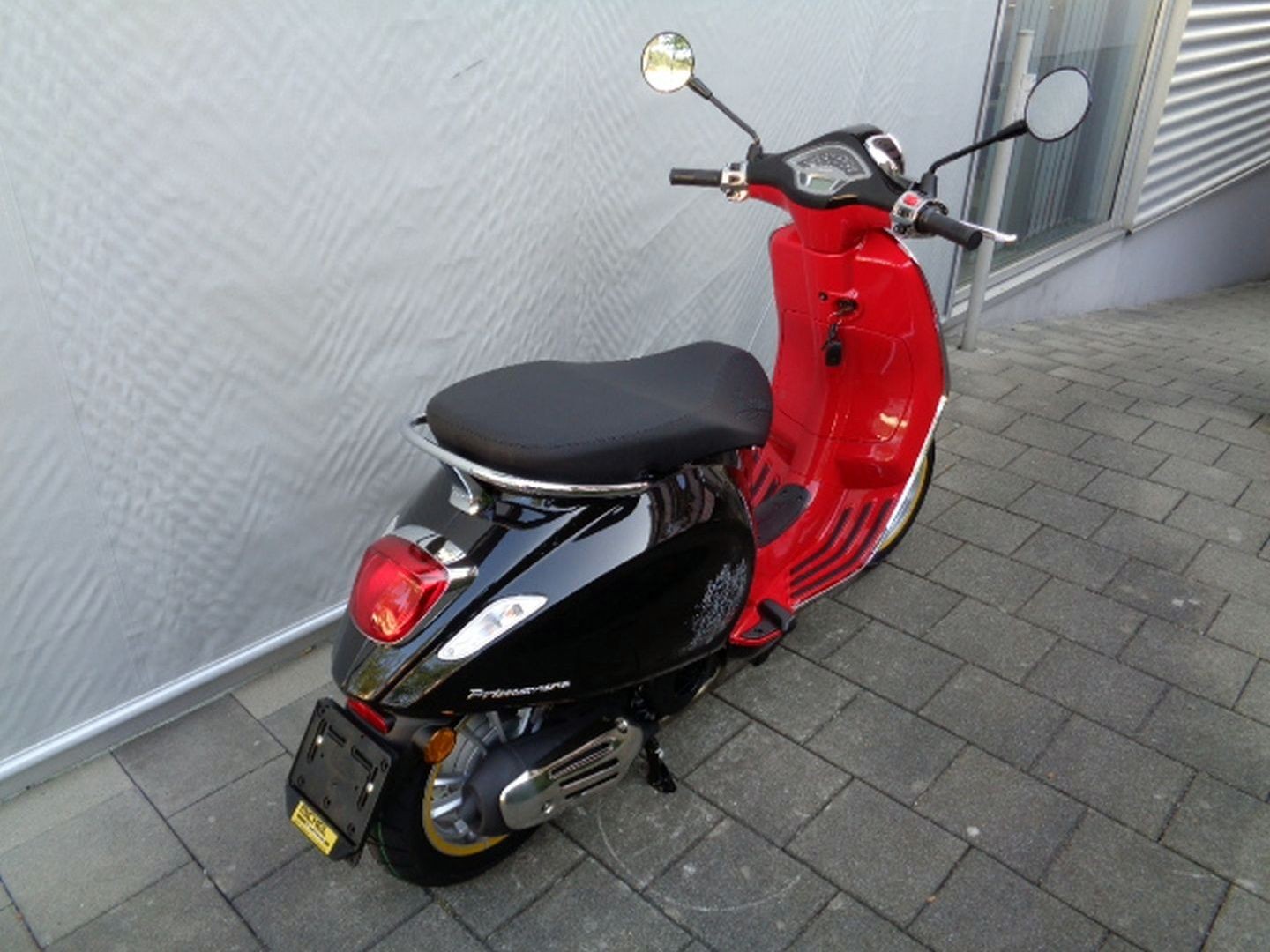 PIAGGIO VESPA PRIMAVERA 125 ABS 12" MICKEY MOUSE-image-0