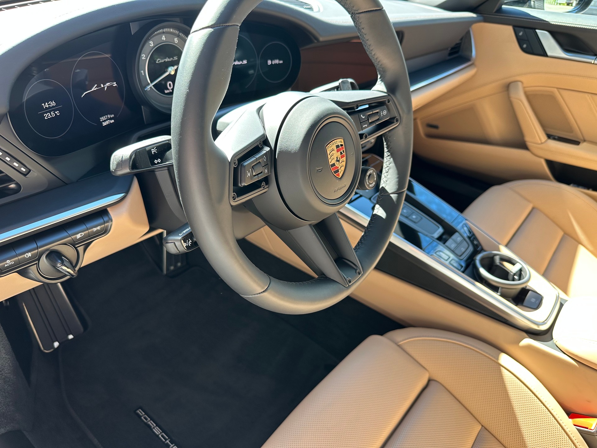 PORSCHE 911 Turbo S Cabriolet PDK-image-8